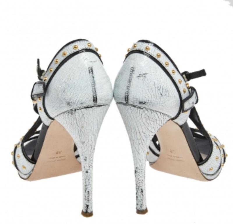 Miu Miu White Studded Crackled Leather Ankle-Strap Sandals Size 39 In Fair Condition For Sale In Dubai, Al Qouz 2