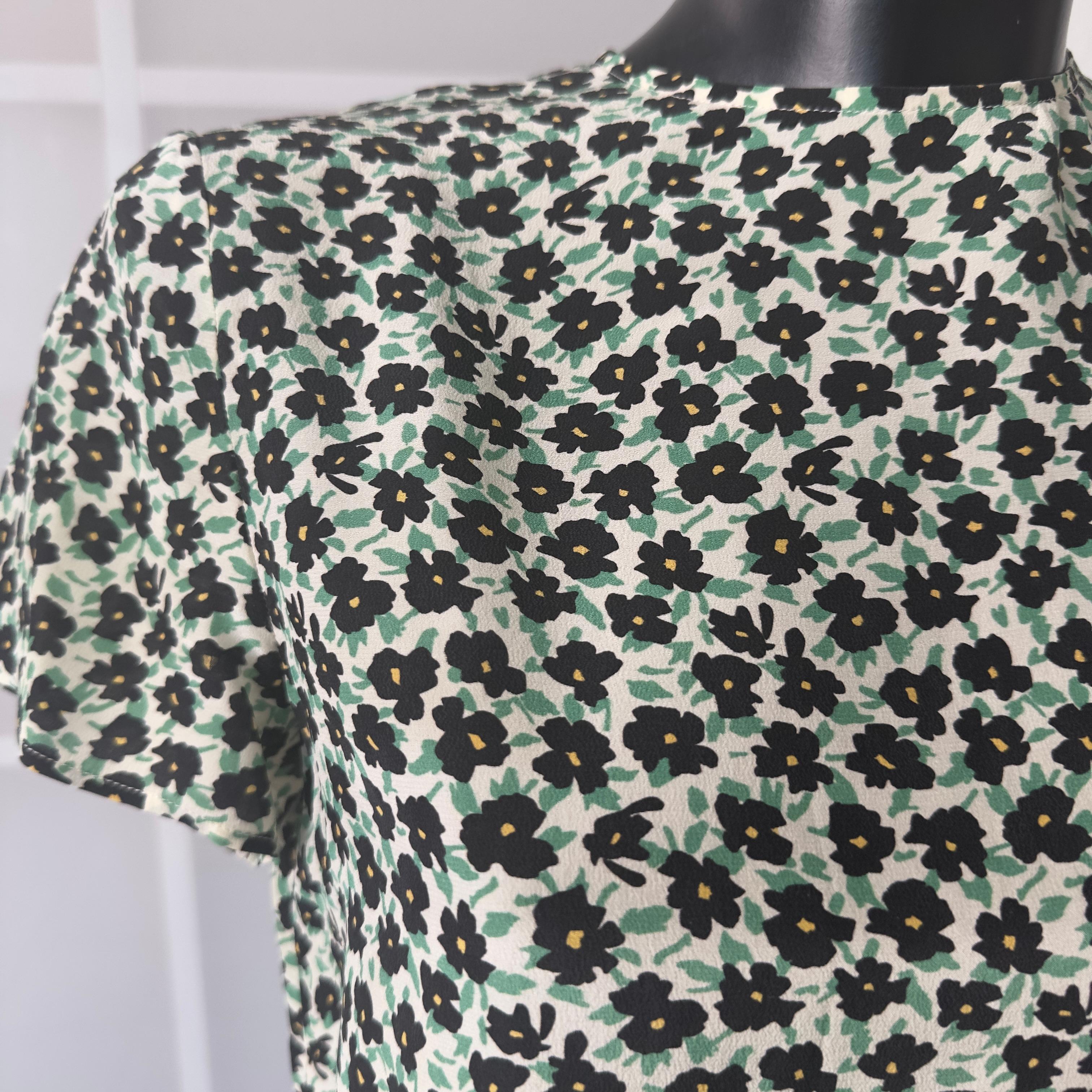 Miu Miu x Ken Scott Blusa in Seta con Stampa Floreale – Edizione Speciale In condizioni ottime in vendita a Basaluzzo, IT