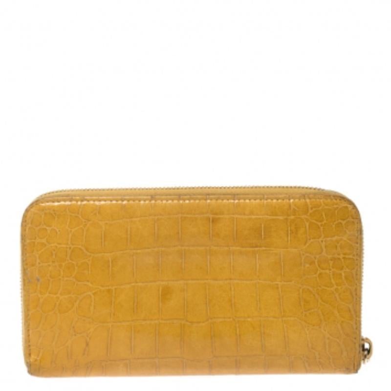 Miu Miu Yellow Croc Embossed Leather Zip Around Wallet (Gelb) im Angebot