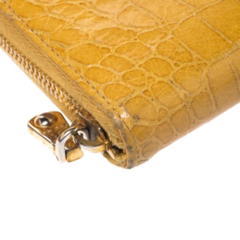 Miu Miu Yellow Croc Embossed Leather Zip Around Wallet Damen im Angebot
