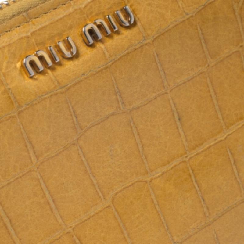 Miu Miu Yellow Croc Embossed Leather Zip Around Wallet im Angebot 2