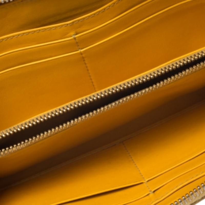 Miu Miu Yellow Croc Embossed Leather Zip Around Wallet im Angebot 3