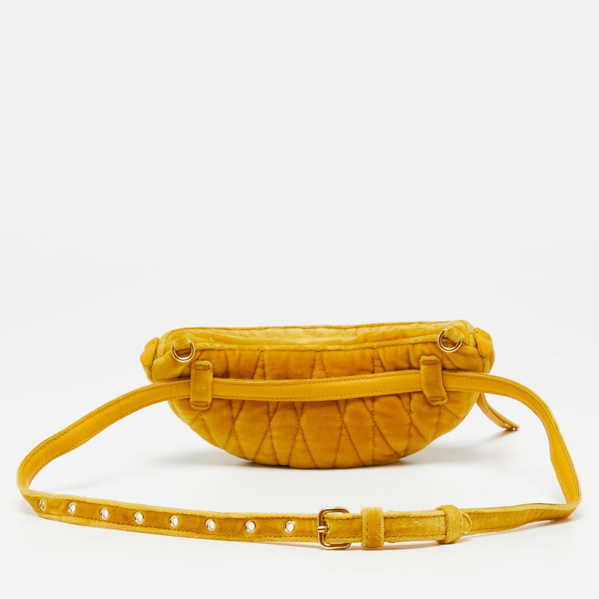 Belt bags are back in style and we are not disappointed! This one from Miu Miu is a fine choice for you to join the trend. Made from yellow velvet, the bag comes with a waist belt, a gold-tone logo detail at the front, and an optional chain