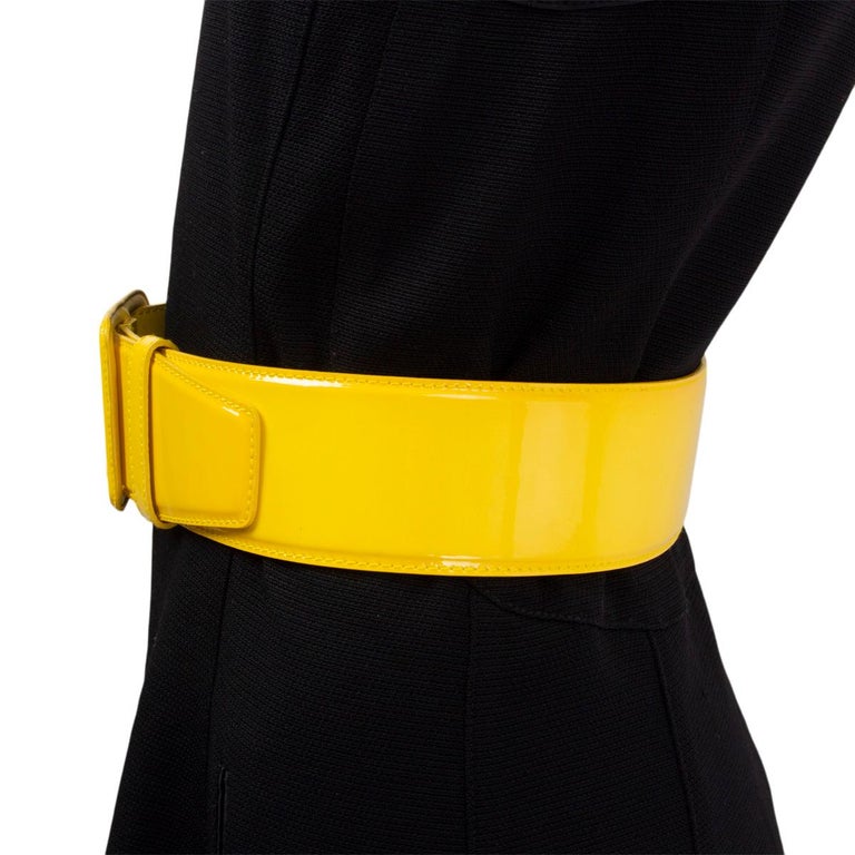 MIU MIU yellow patent leather WIDE WAIST Belt 70 In Fair Condition For Sale In Zürich, CH