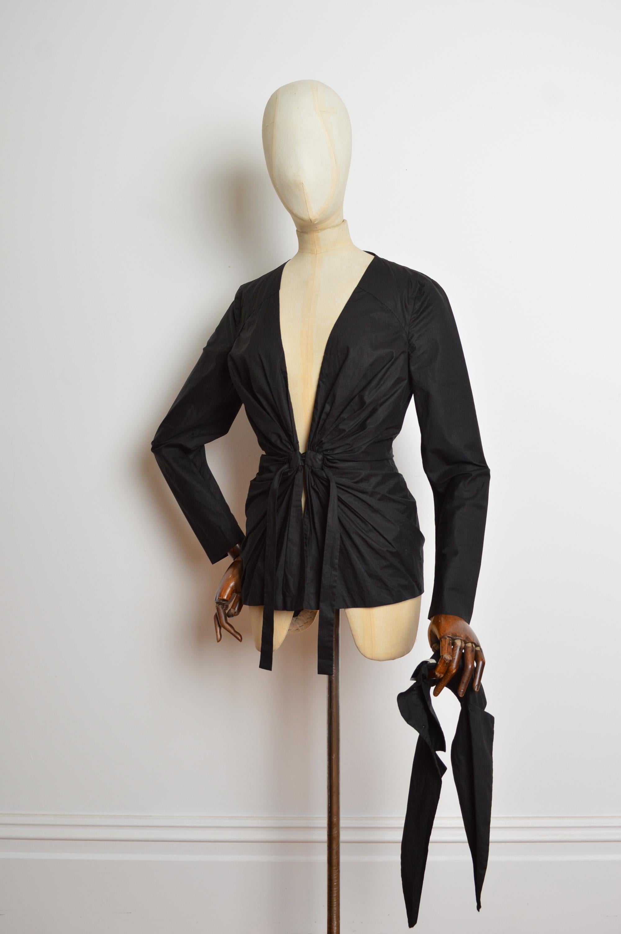 Miuccia PRADA Corte bajo Sexy Camisa ajustada negra de escote pronunciado en venta 5