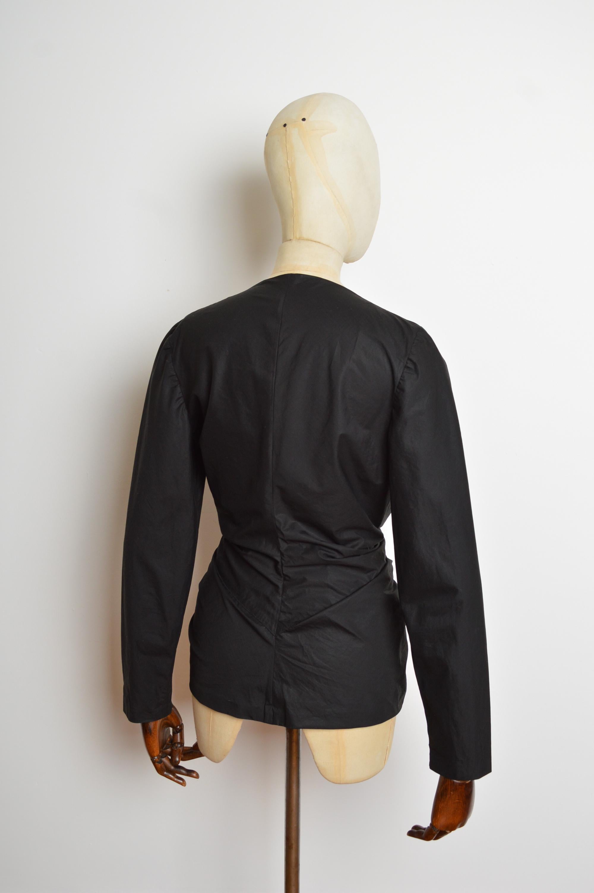 Miuccia PRADA Corte bajo Sexy Camisa ajustada negra de escote pronunciado en venta 6