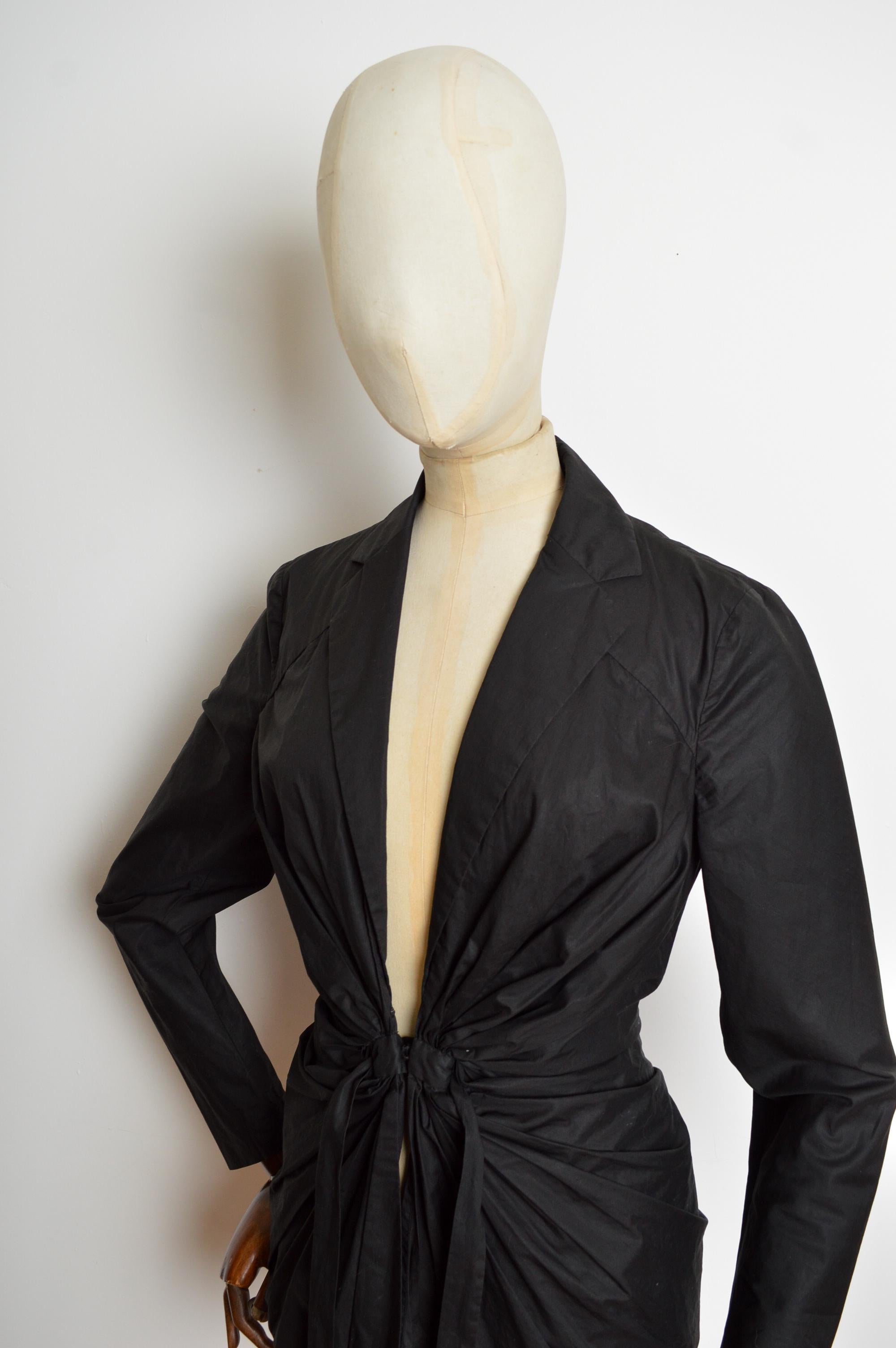 Miuccia PRADA Corte bajo Sexy Camisa ajustada negra de escote pronunciado en venta 1