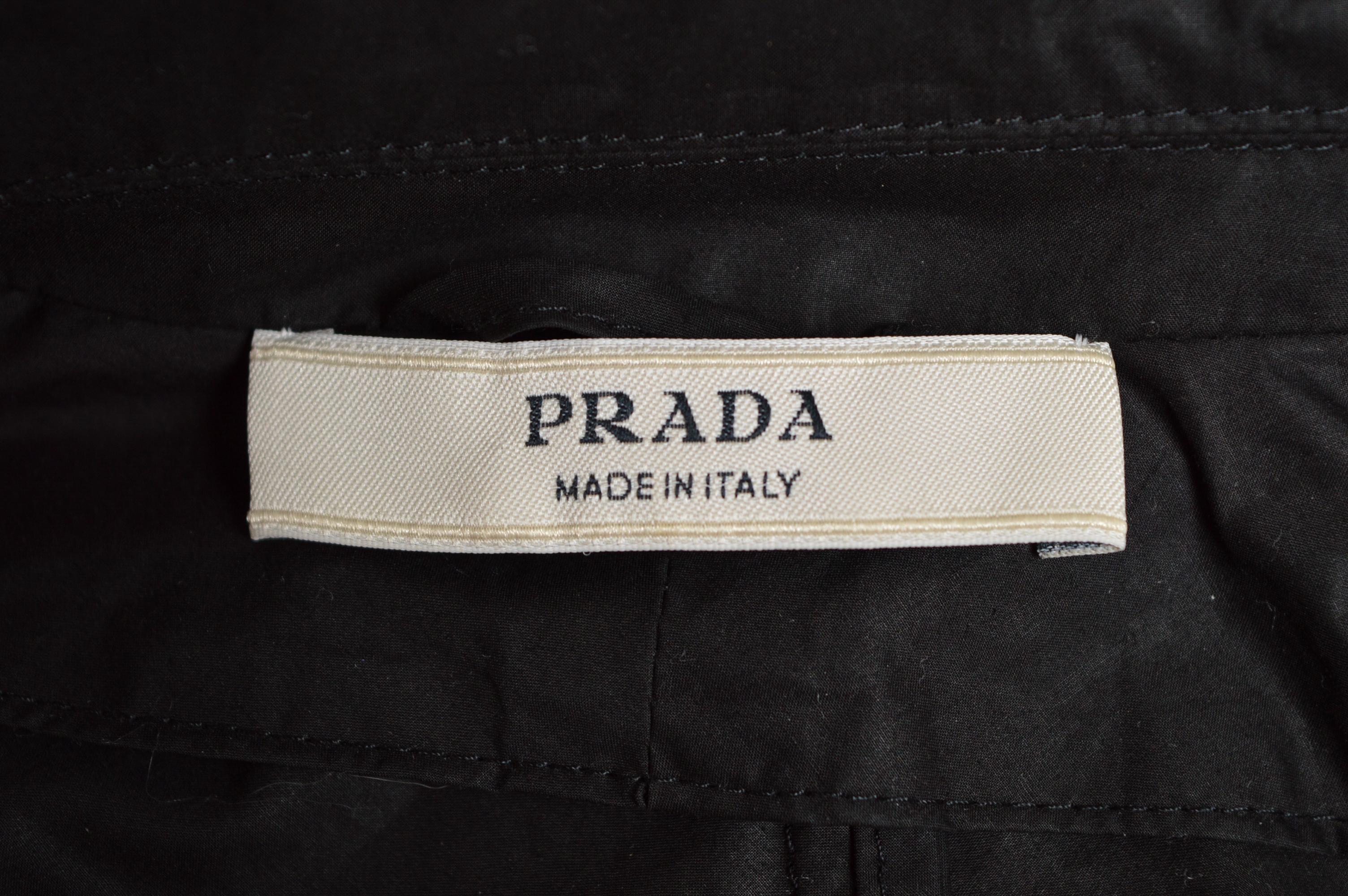 Miuccia PRADA Corte bajo Sexy Camisa ajustada negra de escote pronunciado en venta 2