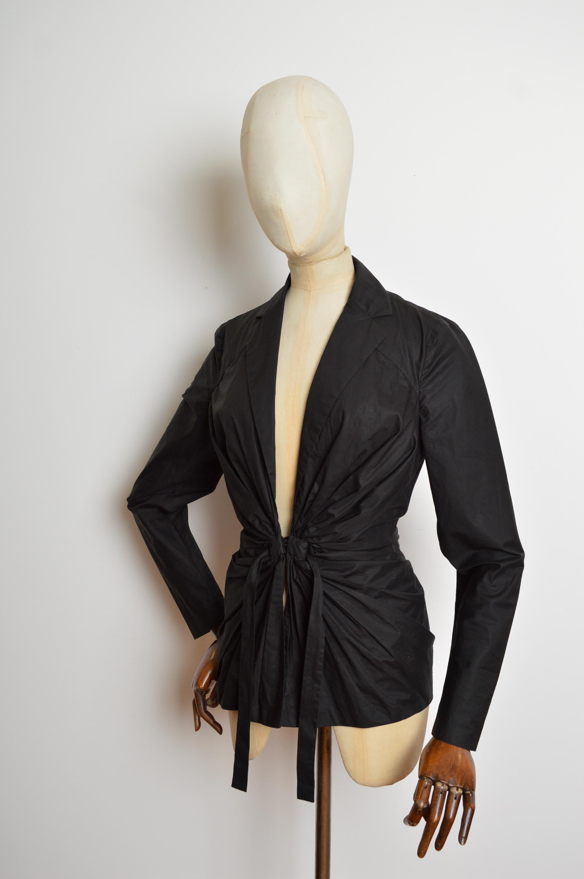 Miuccia PRADA Corte bajo Sexy Camisa ajustada negra de escote pronunciado en venta 3