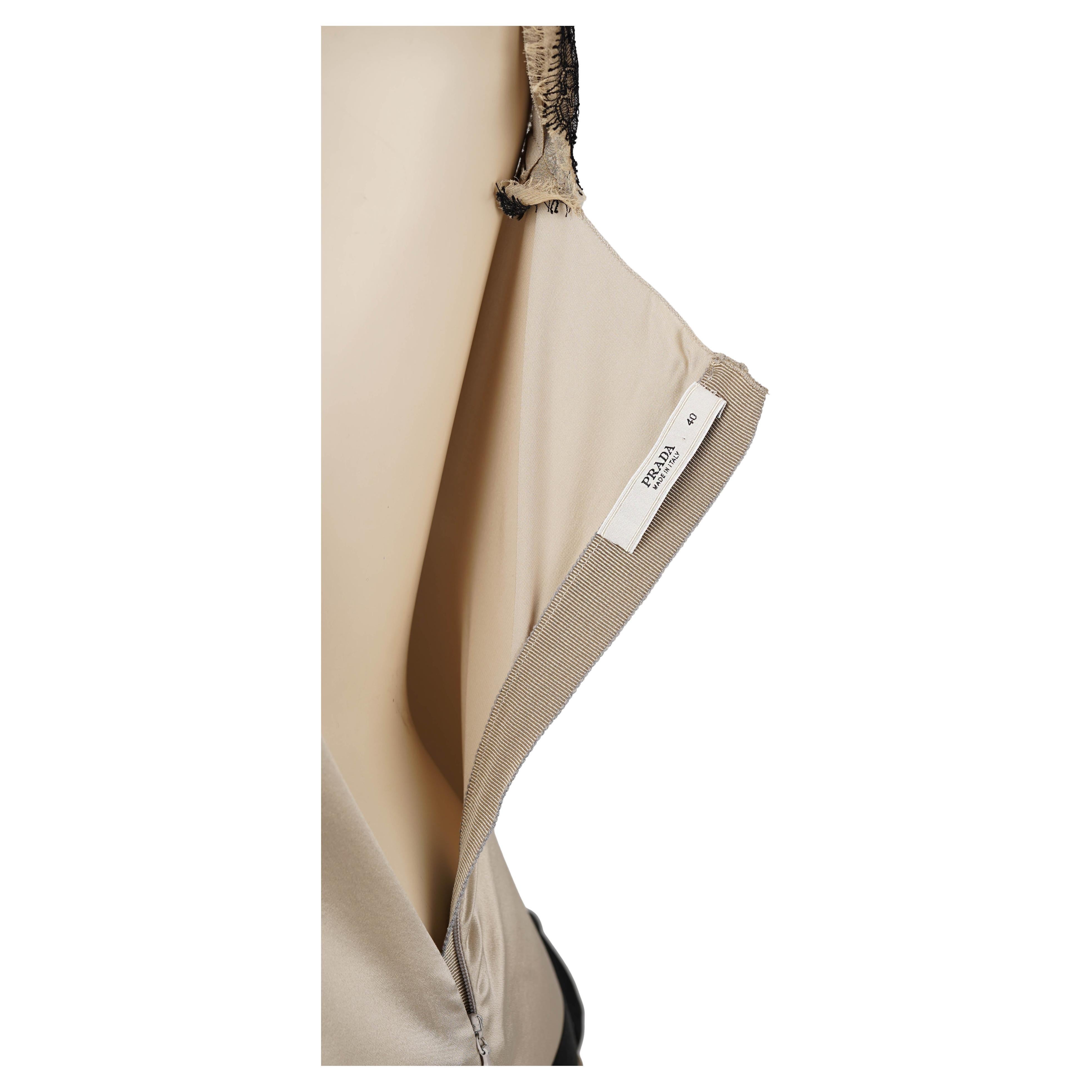 Miuccia Prada Laufstegkleid aus Seide und Spitze, Frühjahr/Sommer 2006 - IT 40 im Zustand „Gut“ im Angebot in Berlin, DE