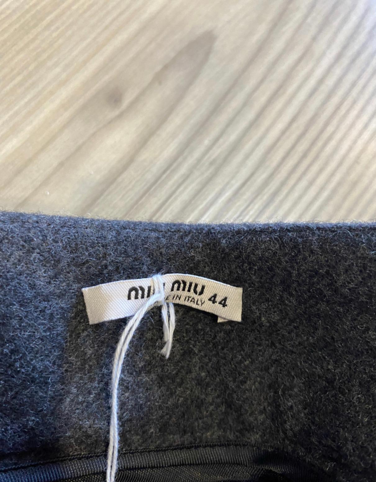 MIUMIU A Linie Grauer Woll-Demirock aus Wolle im Angebot 3