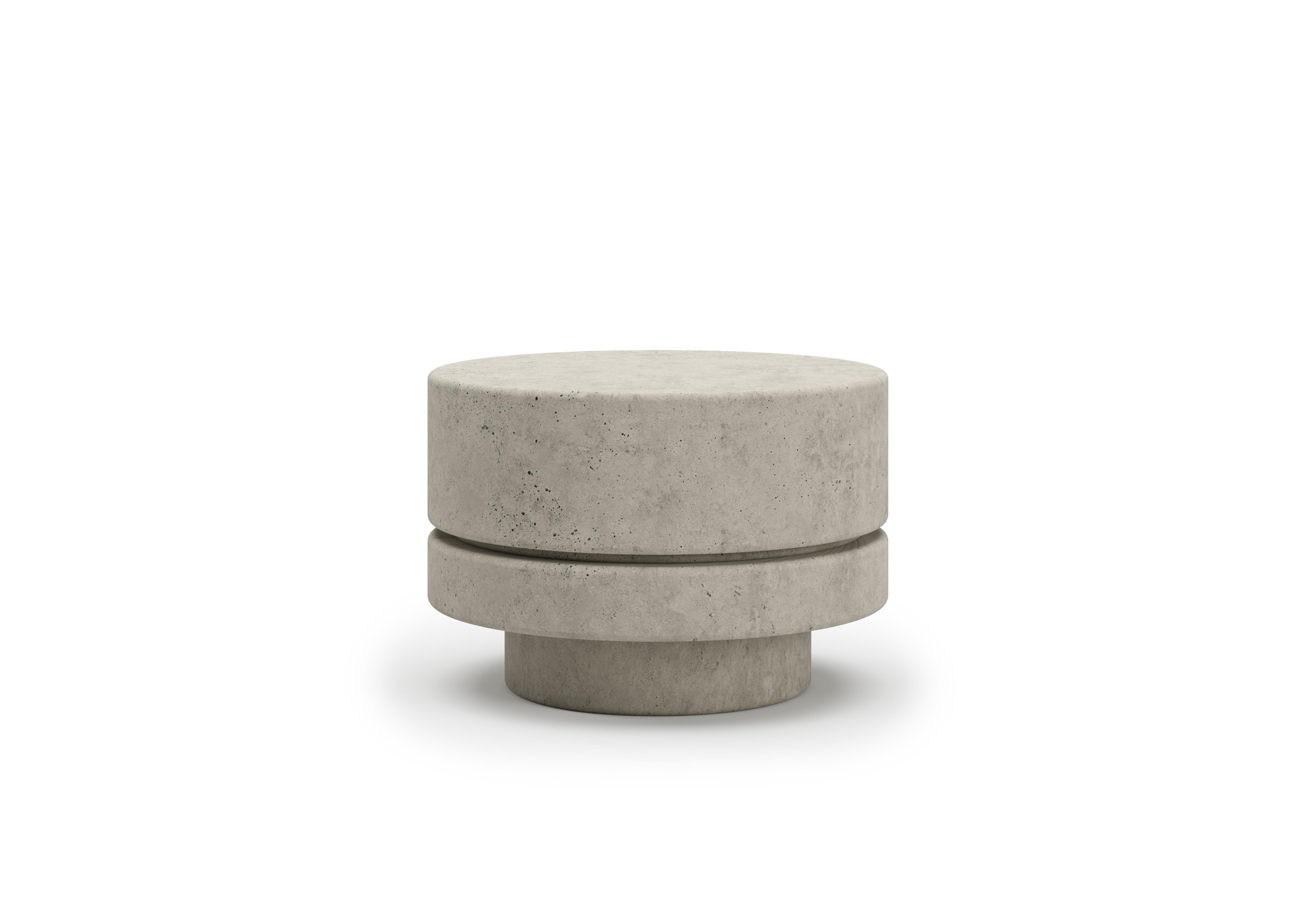 Table basse Miura M par SNOC
Dimensions : L 60 x H 39,5 cm : L 60 x H 39,5 cm.
MATERIAL : Béton. 


La collection Miura outdoor est une invitation au confort et à l'élégance. Les sièges volumineux aux formes douces attirent le regard par leur coque