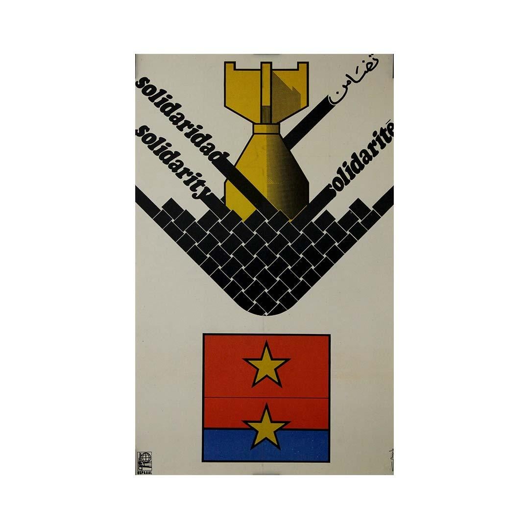 Affiche frappante de 1972 par Mivio - OSPAAAL Solidarité avec la guerre du Vietnam en vente 1