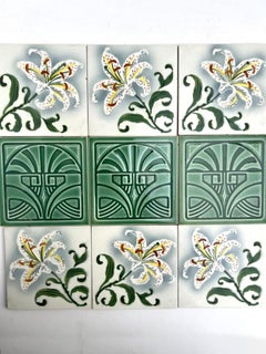 Assortiment de carreaux en relief émaillés de style Art déco, fabriqués par la Nord Deutsche Steingutfabrik, 1920