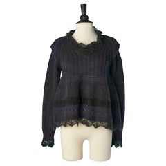 Mélange de tricot violet et anthracite avec un pull en dentelle noire Jean Paul Gaultier Maille
