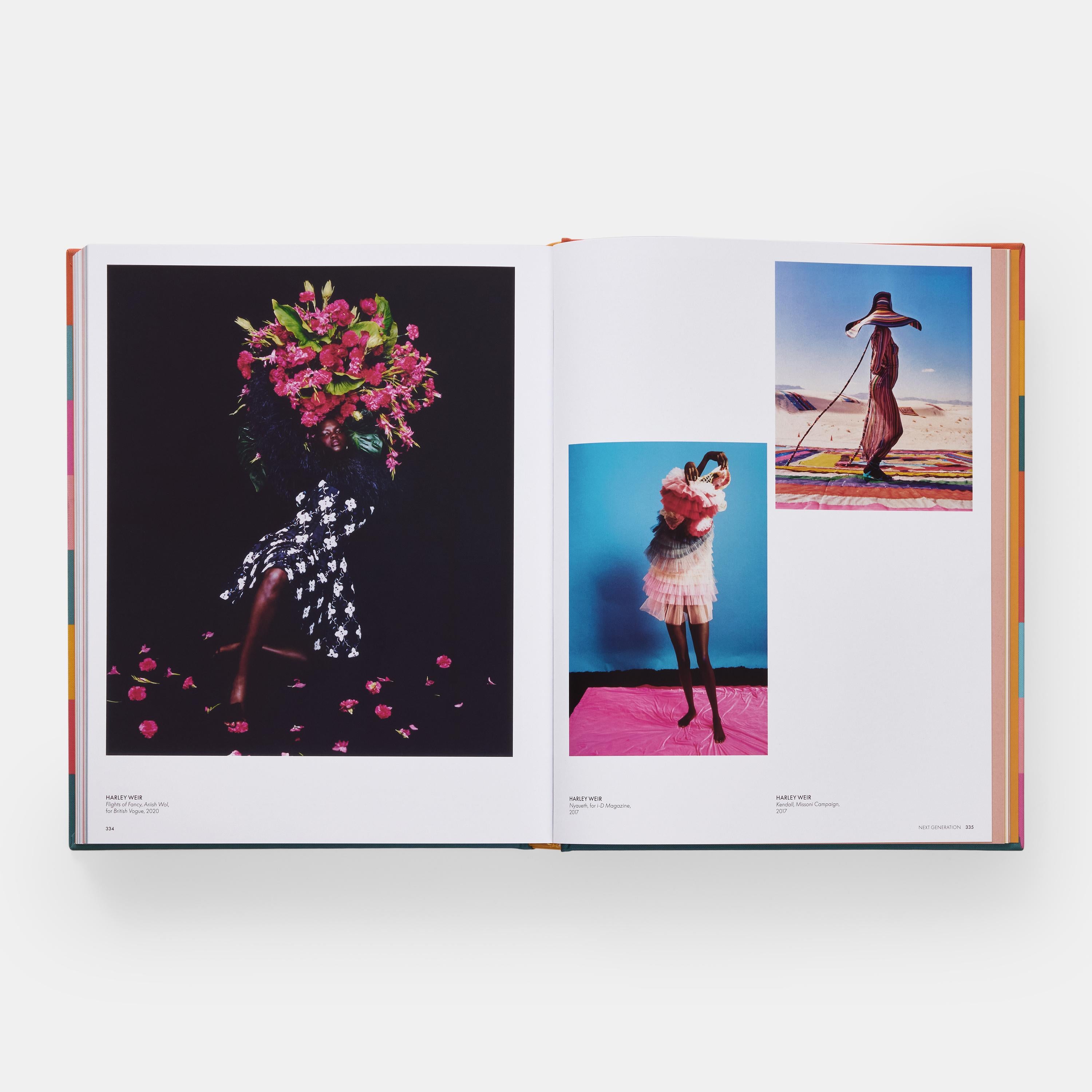 Mix & Match Modefotografie trifft auf zeitgenössische Kunst im Angebot 2
