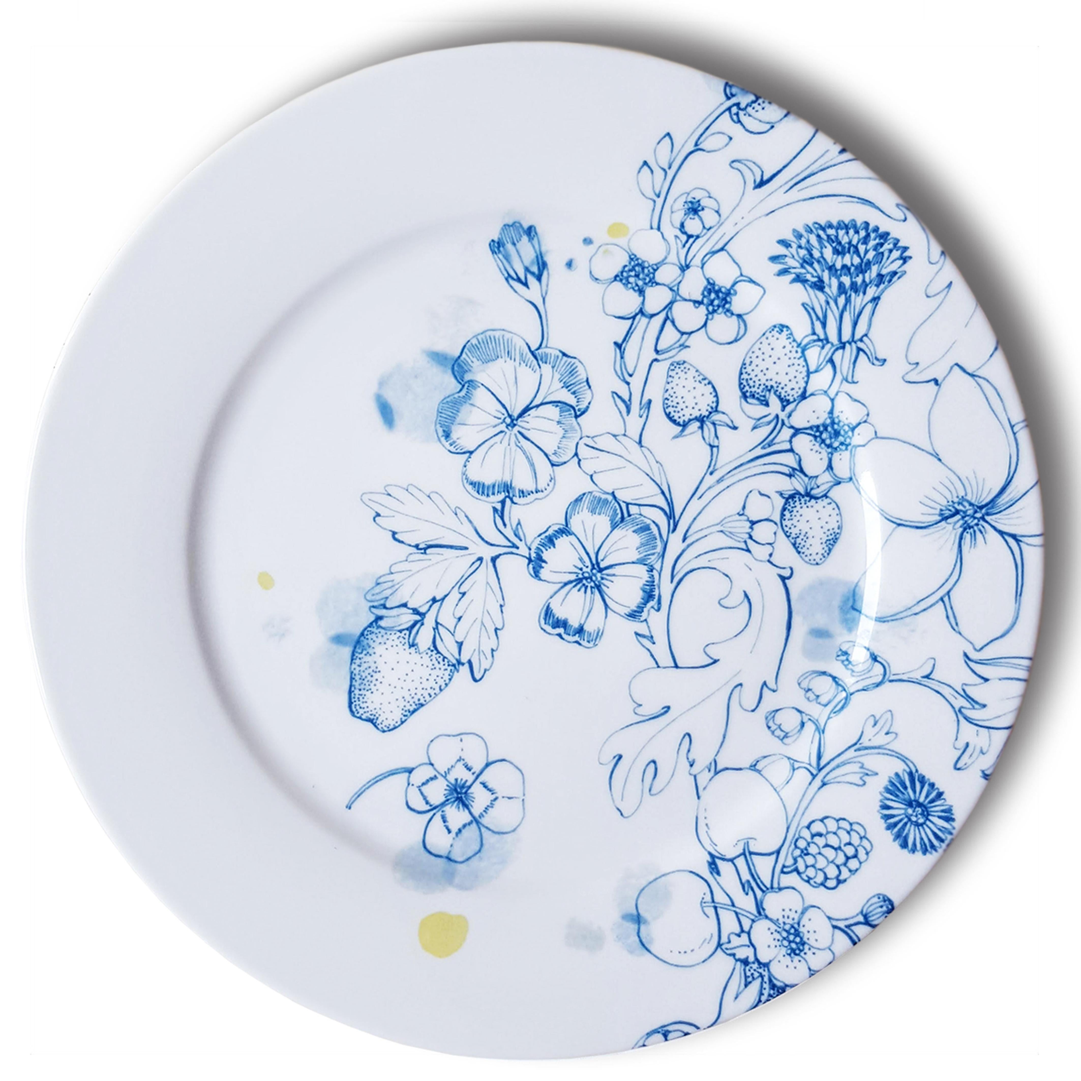 Mix & Match, Six Contemporary Porcelain Dinner Plates with Flowers and Animals In New Condition For Sale In MILAN, IT