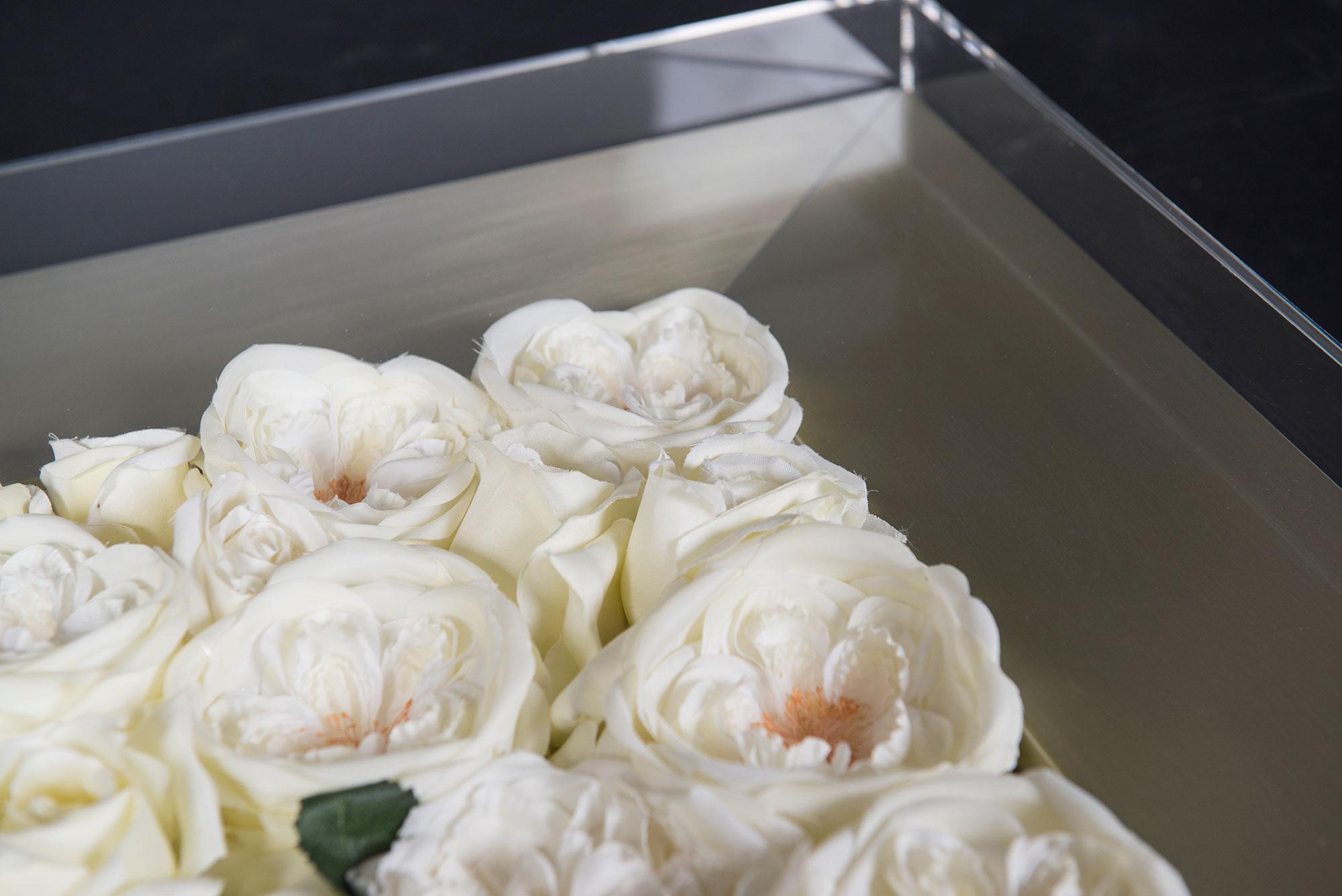 Fait main Cadre de roses mélangées avec un arrangement d'étui:: Fleurs:: Italie en vente