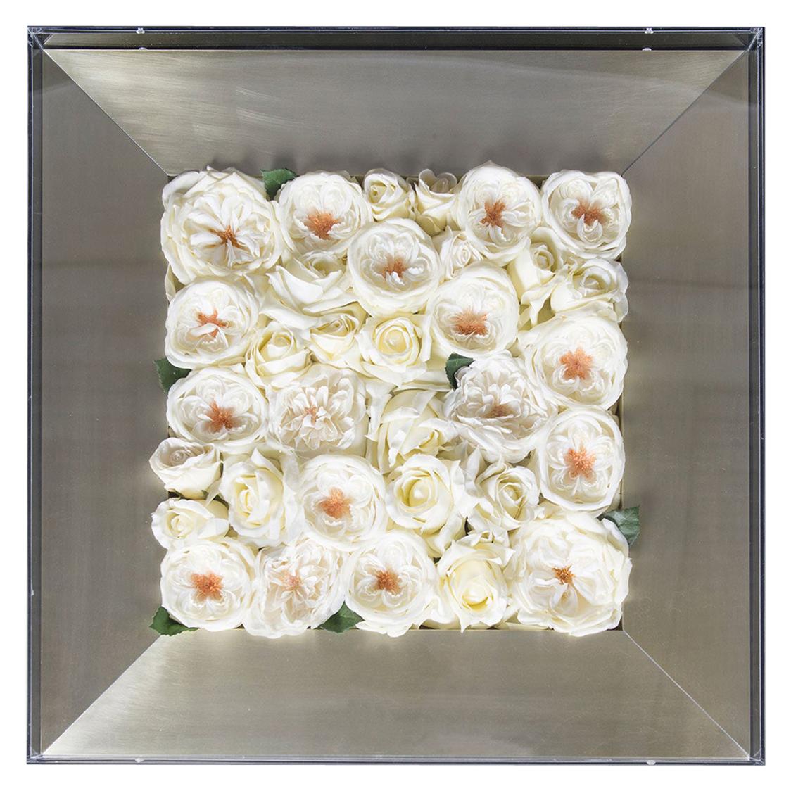 Cadre de roses mélangées avec un arrangement d'étui:: Fleurs:: Italie