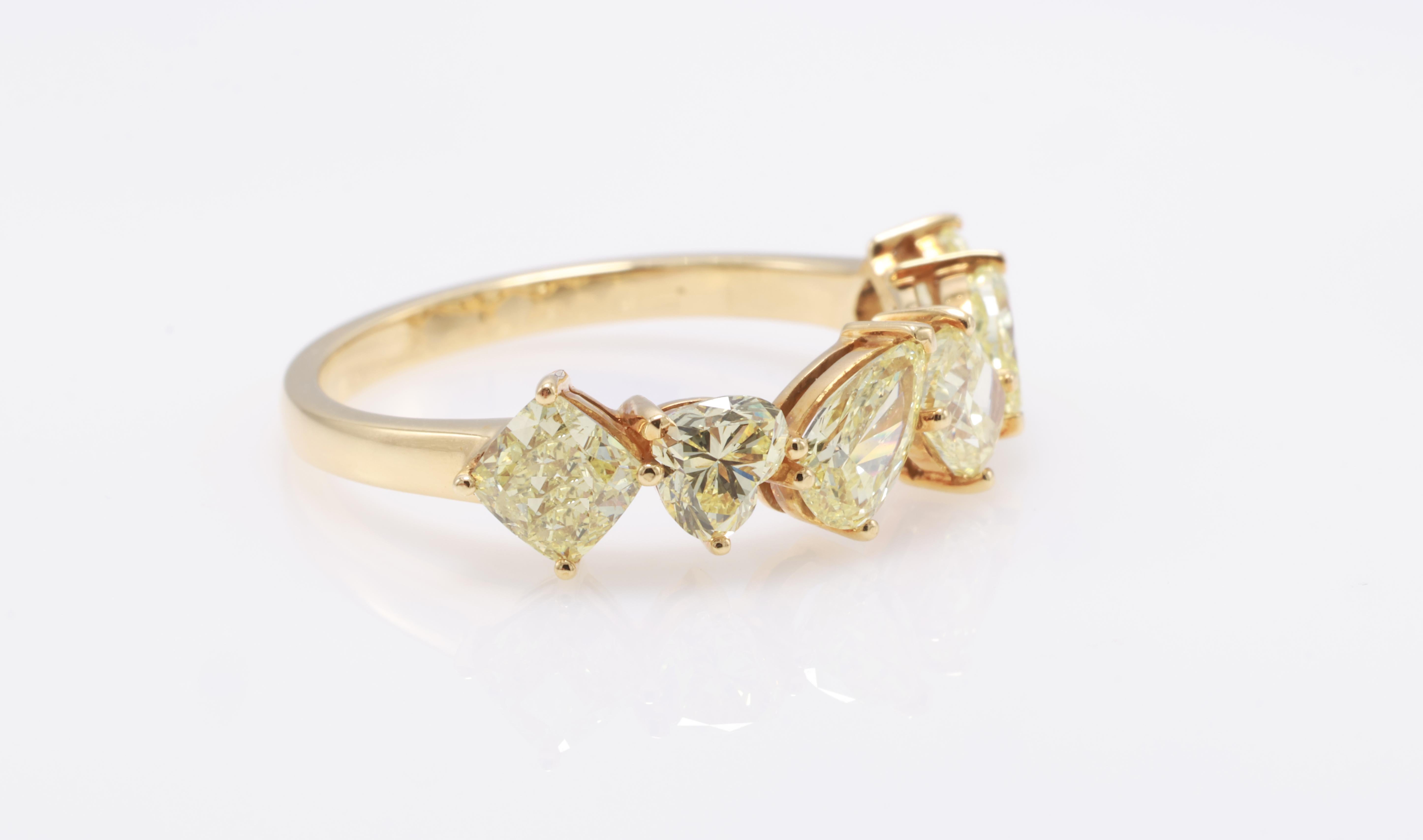Bague fantaisie jaune VS-SI Clarity avec diamants de forme mixte en vente 5