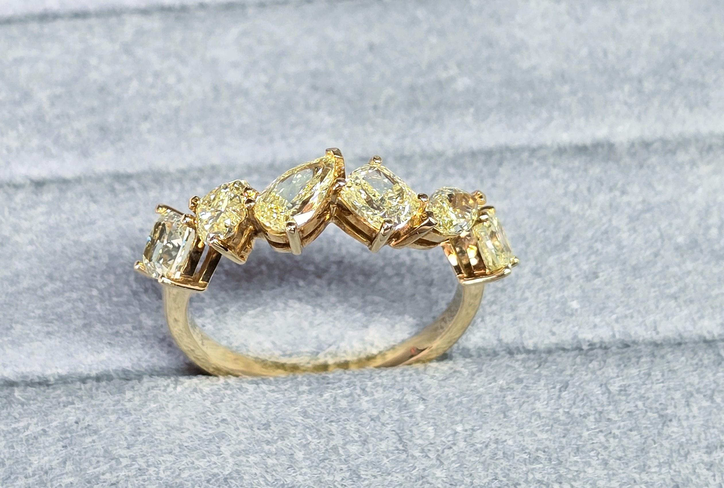 Bague fantaisie jaune VS-SI Clarity avec diamants de forme mixte en vente 7