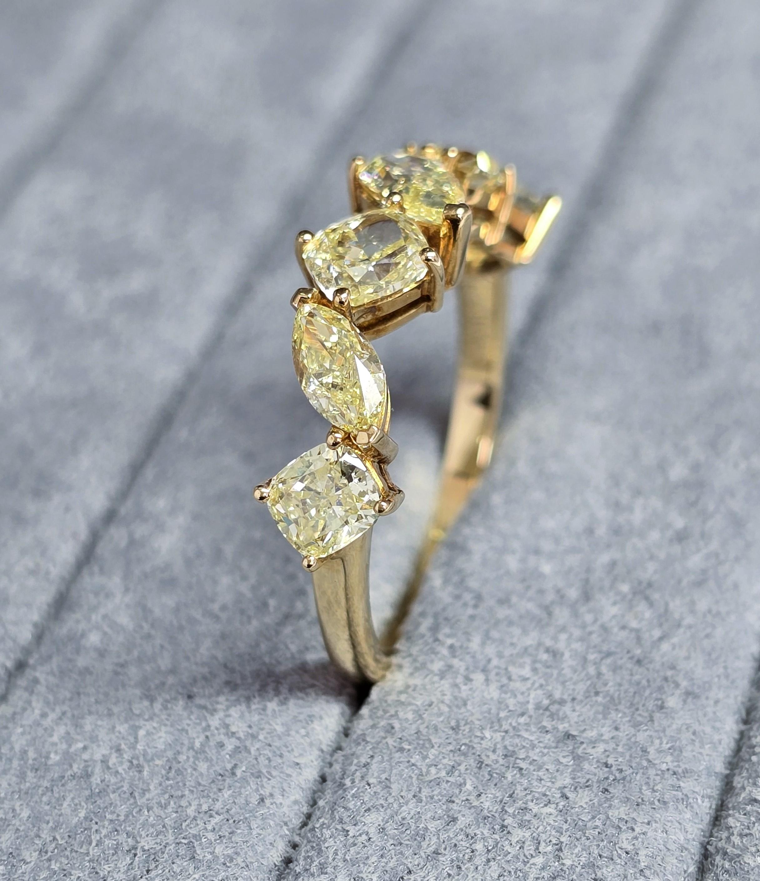 Bague fantaisie jaune VS-SI Clarity avec diamants de forme mixte en vente 8