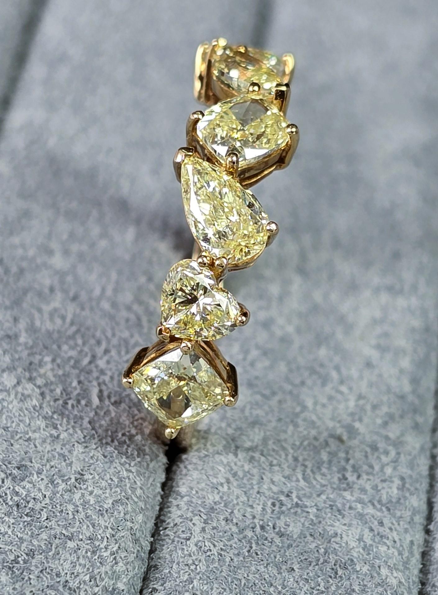 Bague fantaisie jaune VS-SI Clarity avec diamants de forme mixte en vente 11