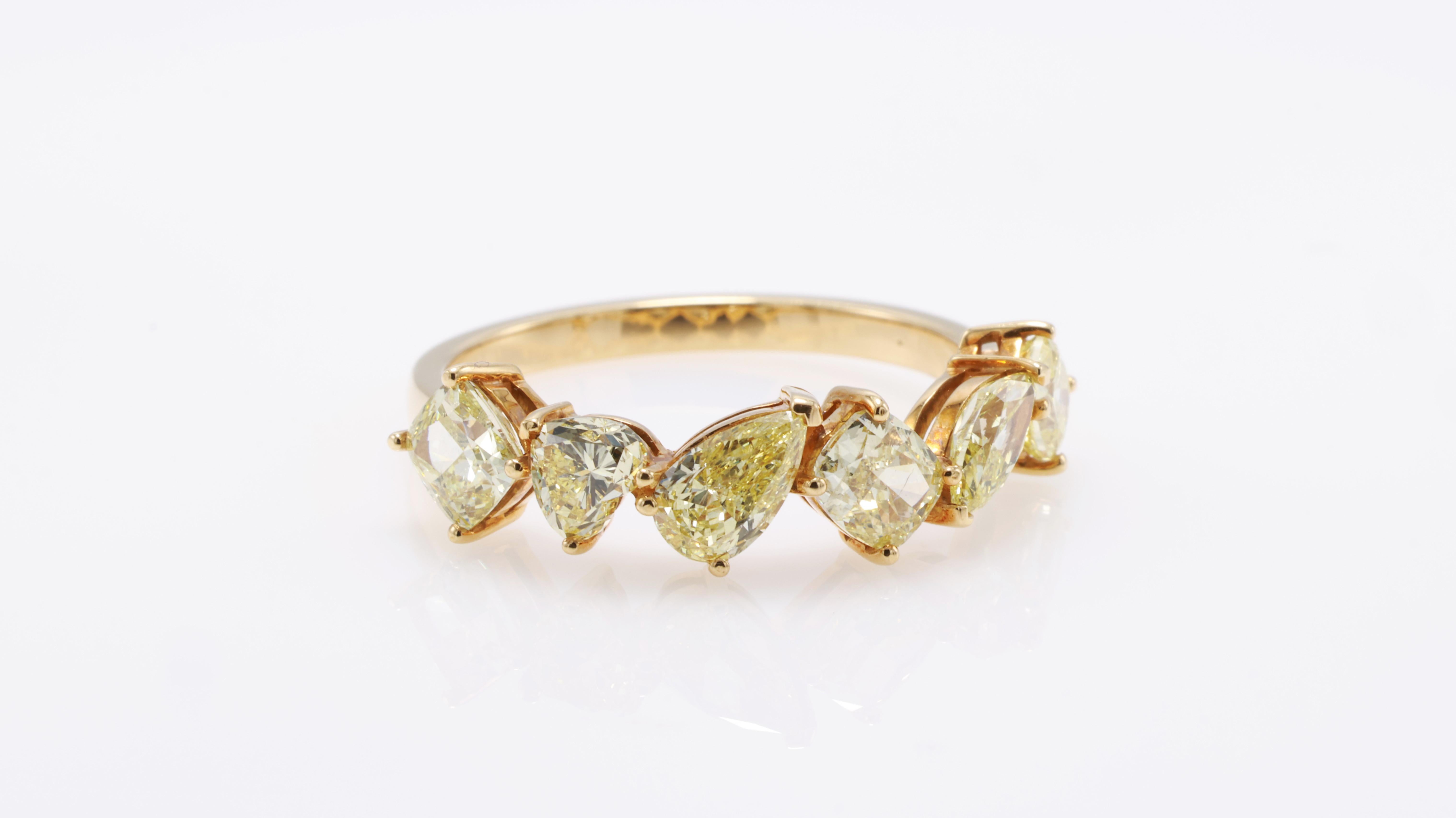 Bague fantaisie jaune VS-SI Clarity avec diamants de forme mixte Unisexe en vente