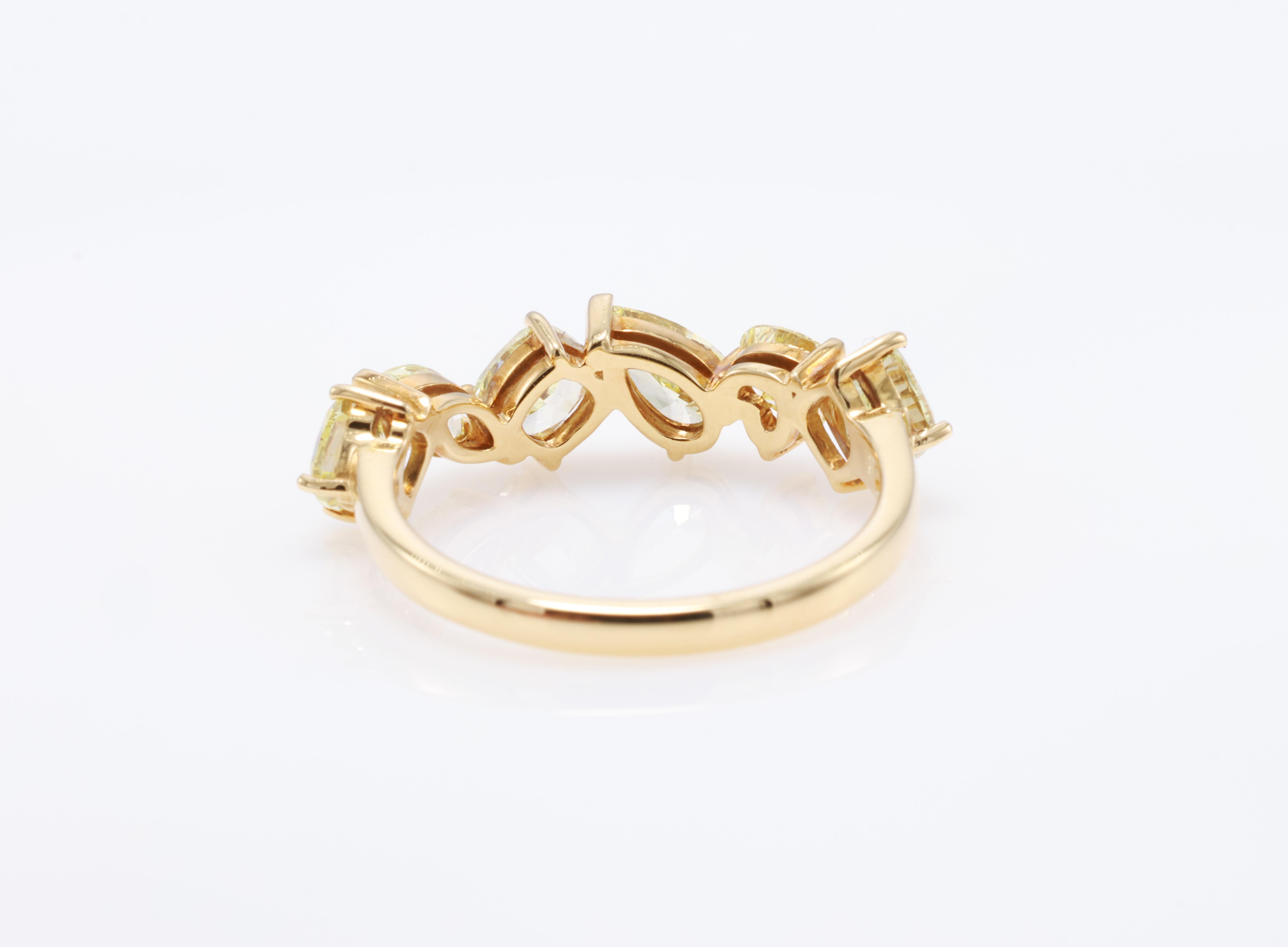 Bague fantaisie jaune VS-SI Clarity avec diamants de forme mixte en vente 2