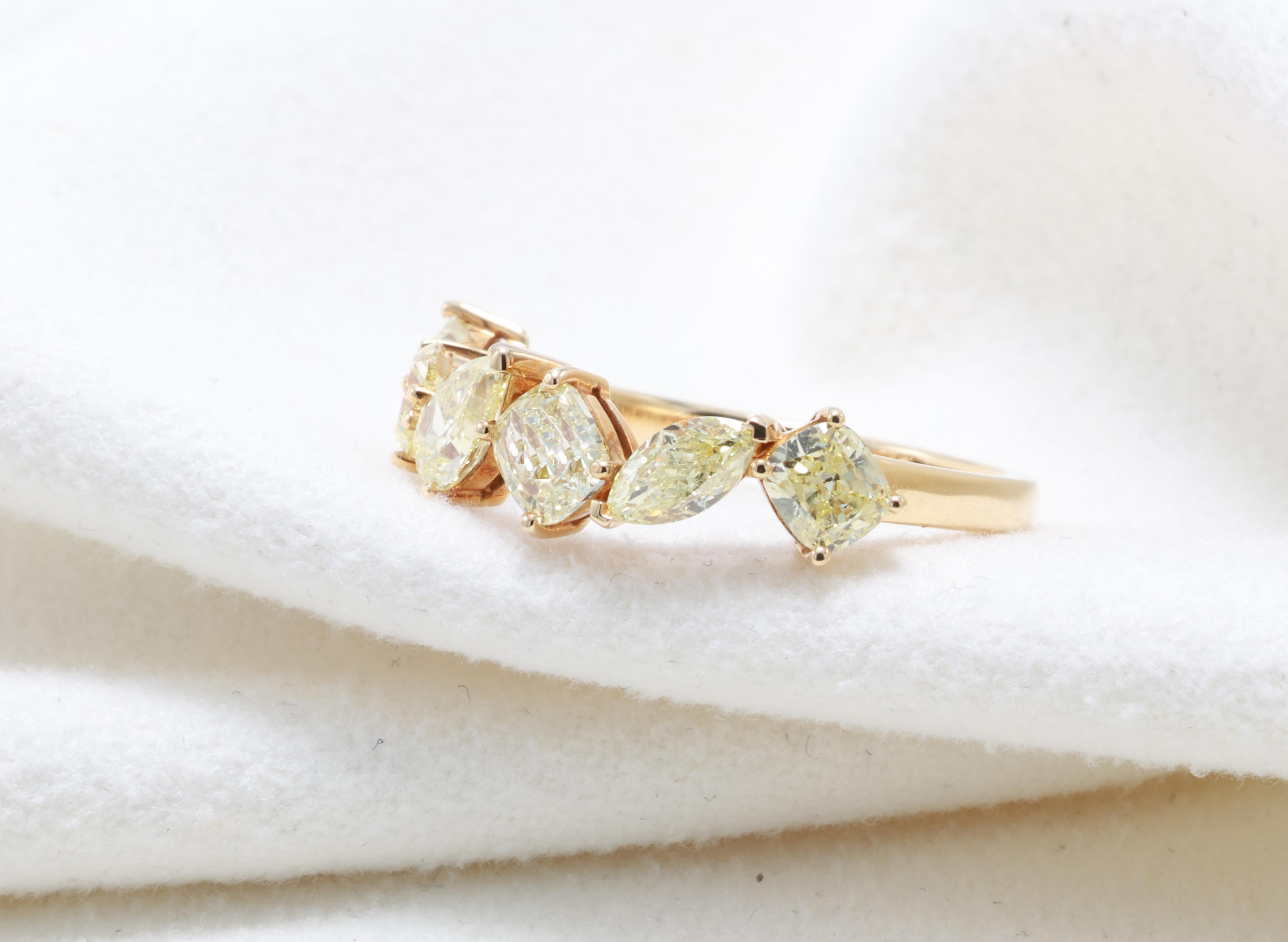 Bague fantaisie jaune VS-SI Clarity avec diamants de forme mixte en vente 4