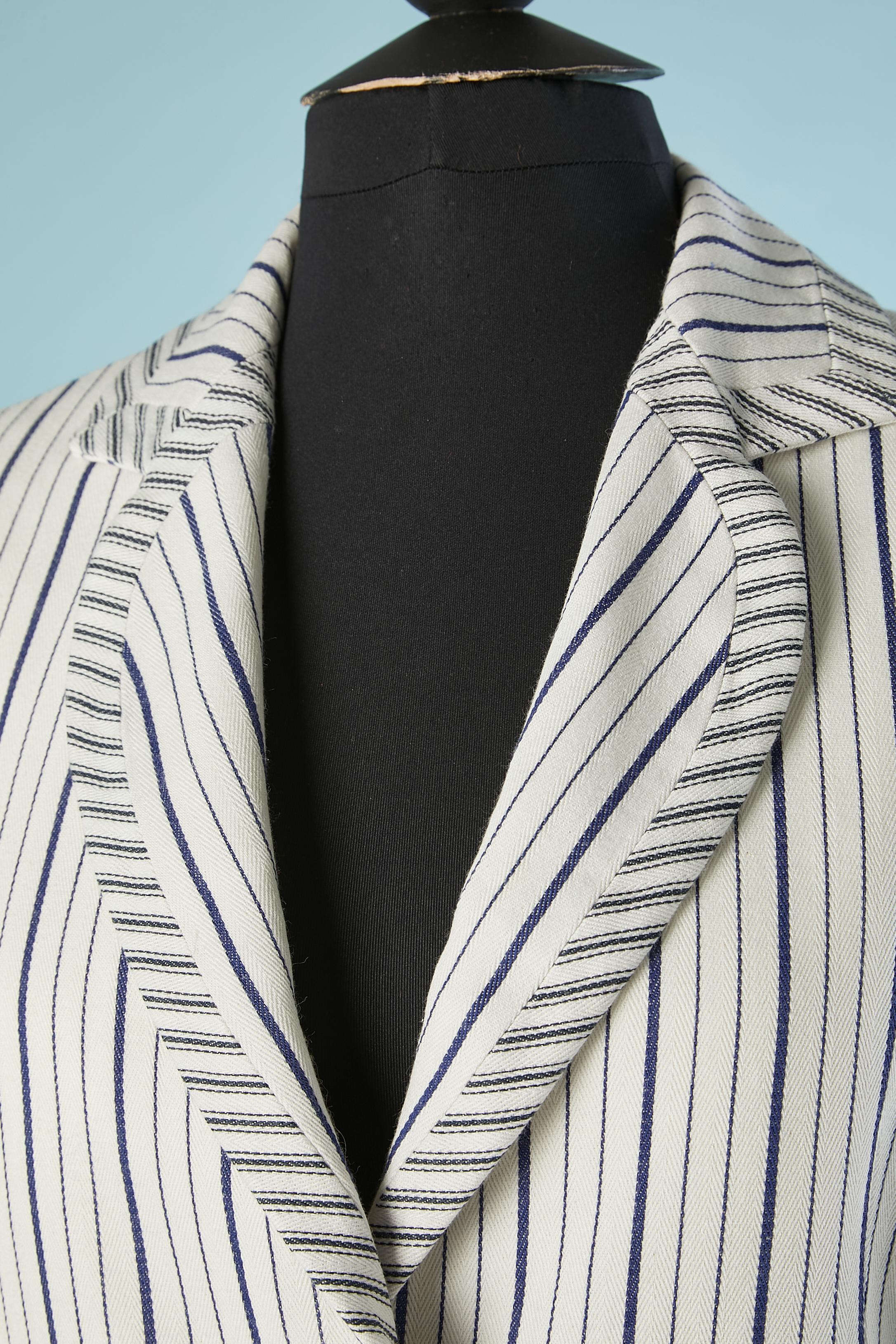 Mix stripes cotton single breasted blazer. Main fabric composition: 43% cotton, 57% rayon. 100% Silk lining. Mother-of-shell branded button.  Shoulder-pad.
SIZE 42 (FR) 10 (US)