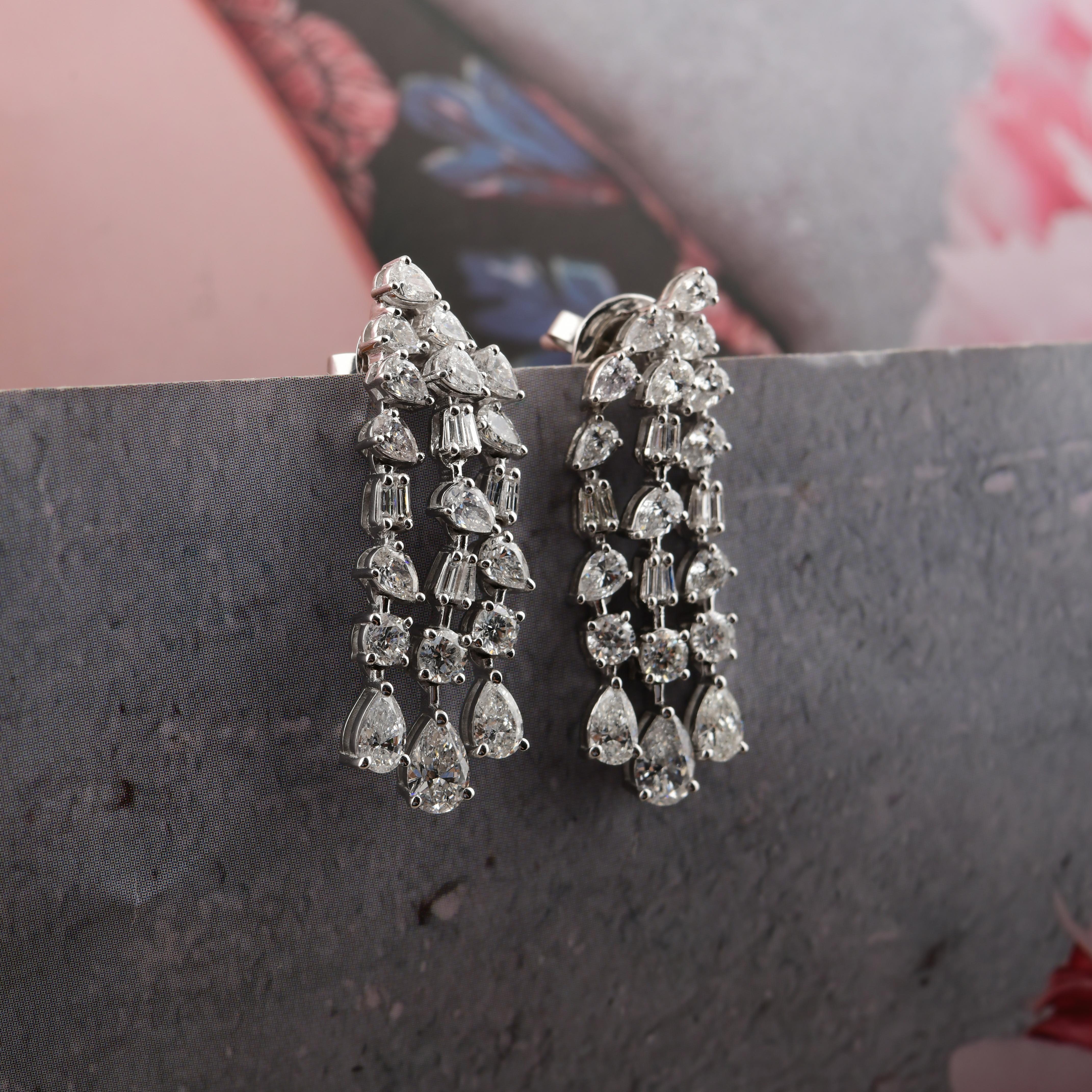 Boucles d'oreilles pendantes en or blanc 14 carats avec diamant naturel de 3,11 carats et taille mixte en vente 1