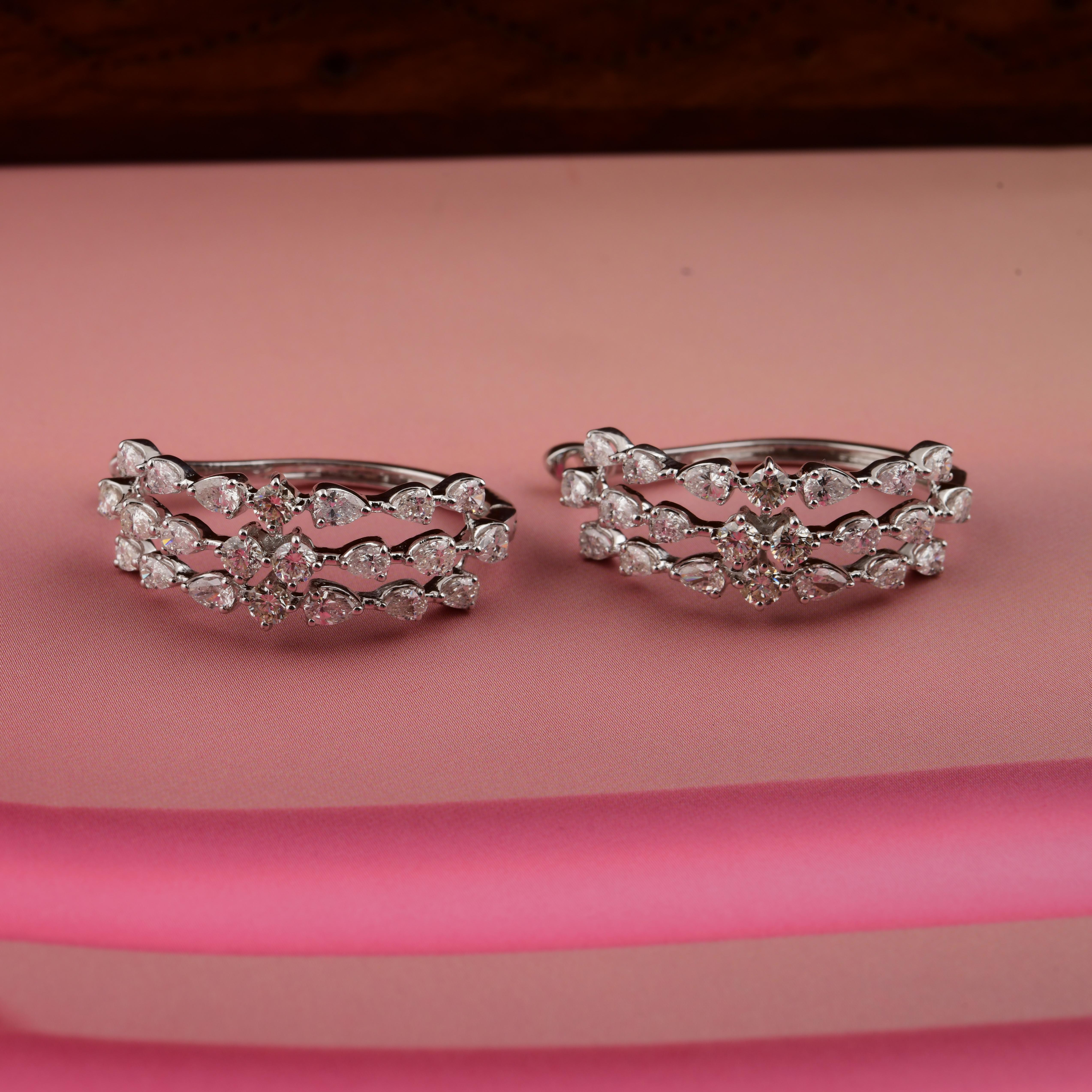 Gemischter Schliff 3,55 Karat echter Diamant Dreifach-Reifen-Ohrringe 14 Karat Weißgold im Zustand „Neu“ im Angebot in Diera, Dubai