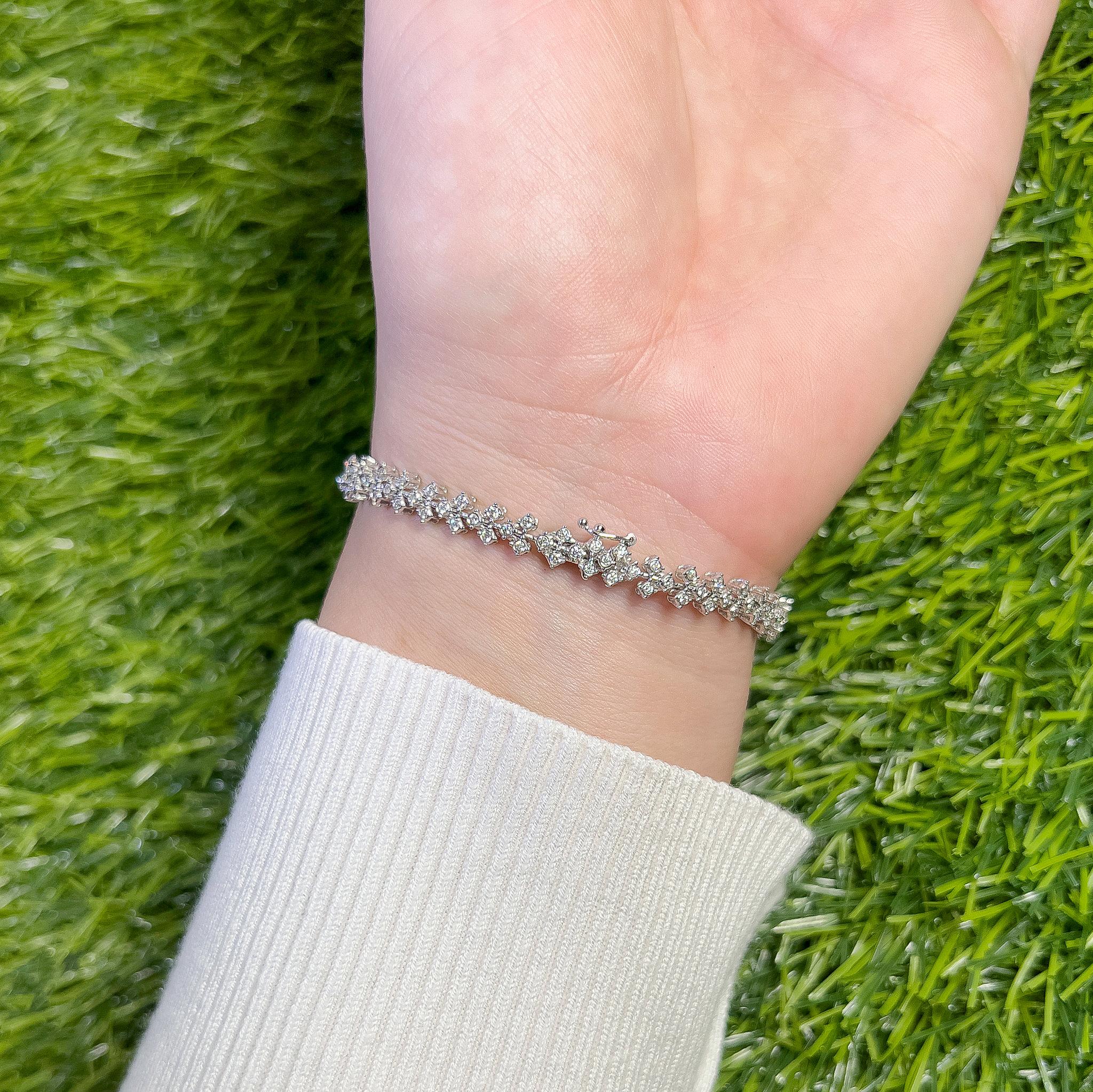 Contemporary Mixed Cut Diamond Double Strand Bracelet 4.80 Carats 108 Diamonds 18K Gold For Sale