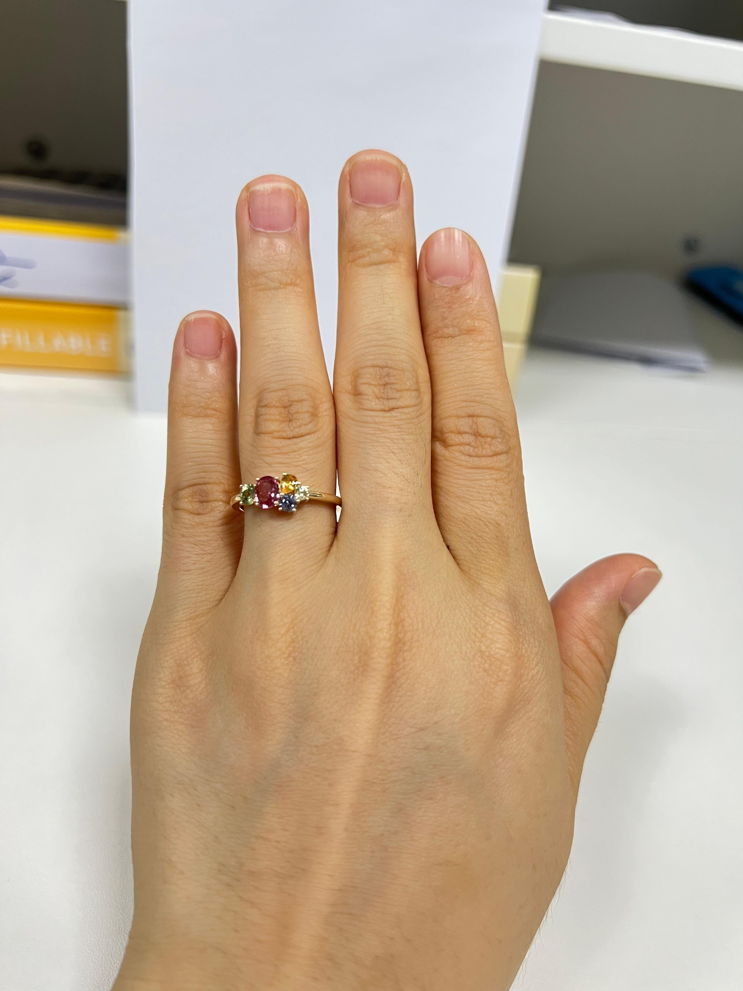 Diamantring mit gemischtem Schliff aus 14 Karat Gelbgold mit Fancy-Saphir im Angebot 1