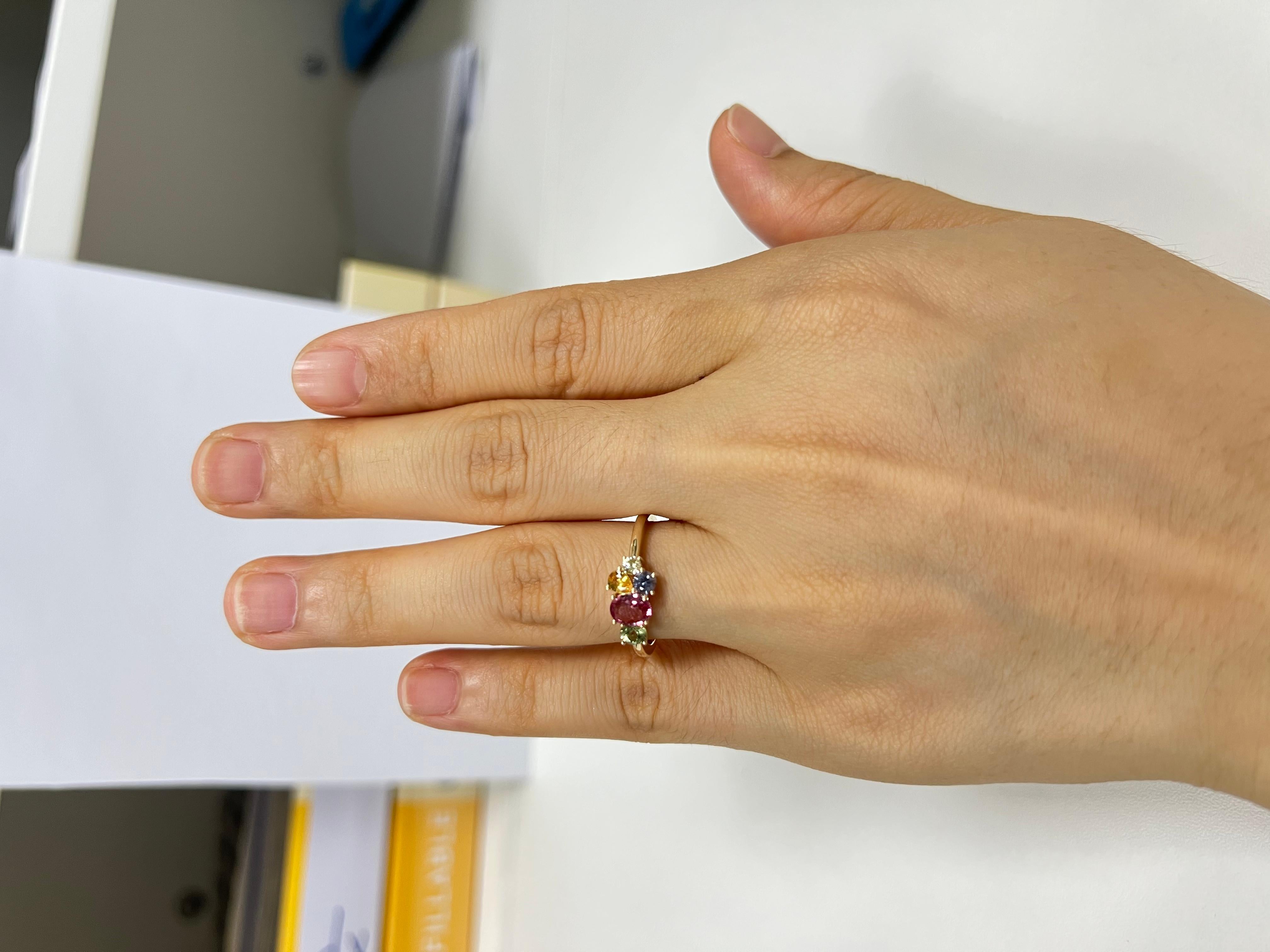 Bague fantaisie en or jaune 14 carats avec saphirs tailles mixtes et diamants en vente 1