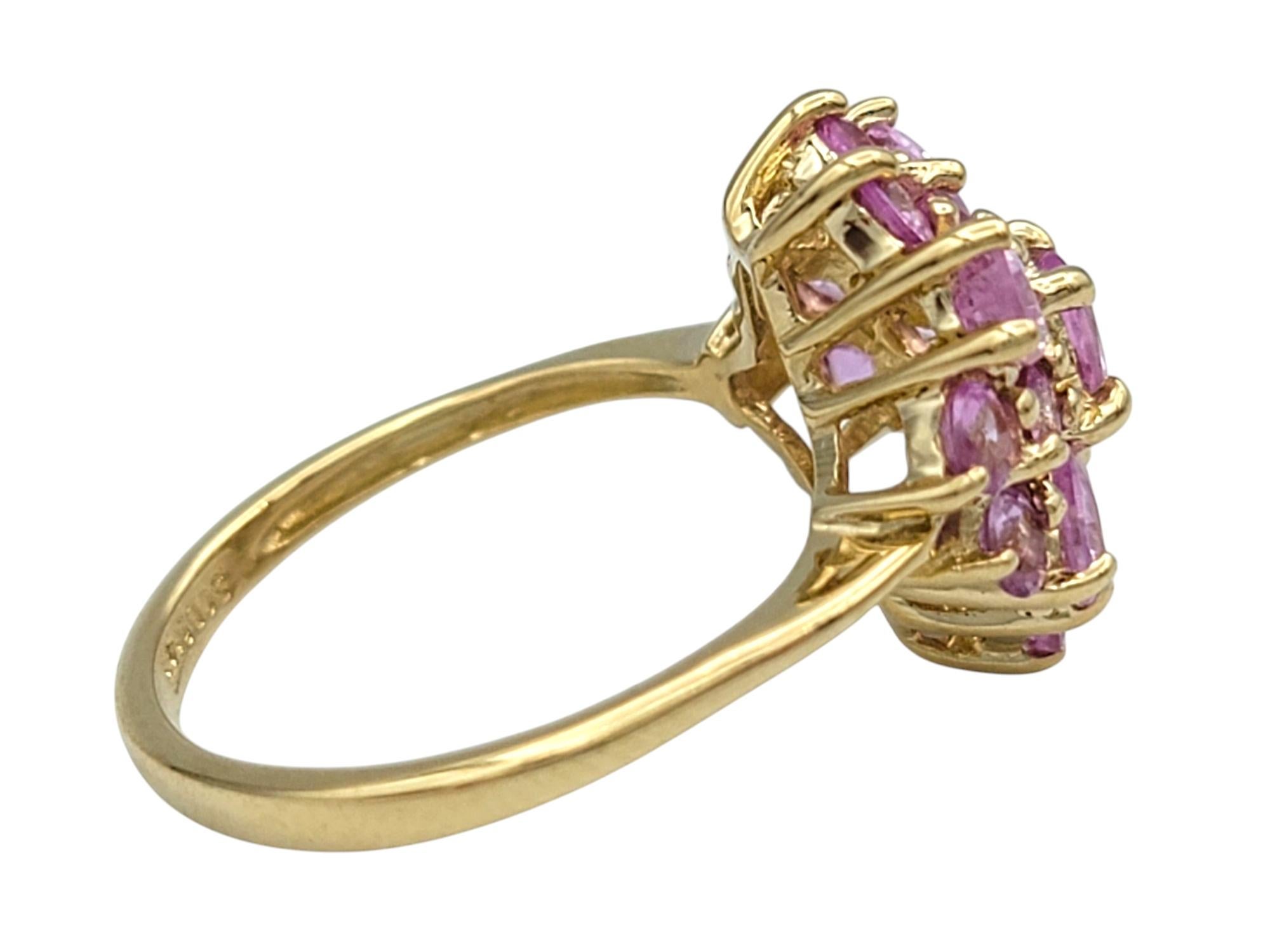 Taille ronde Bague cocktail en or jaune 14 carats avec saphir rose taille mixte et grappe ovale en vente