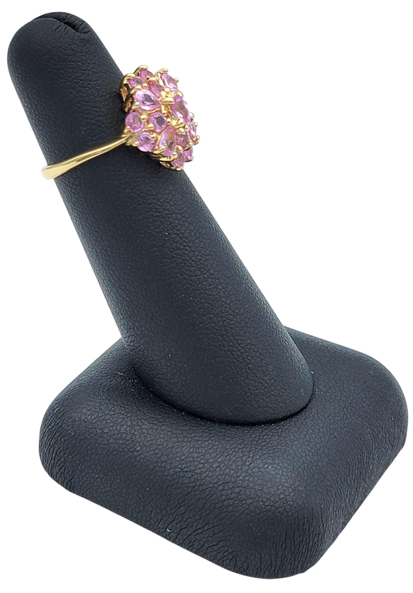 Bague cocktail en or jaune 14 carats avec saphir rose taille mixte et grappe ovale en vente 3