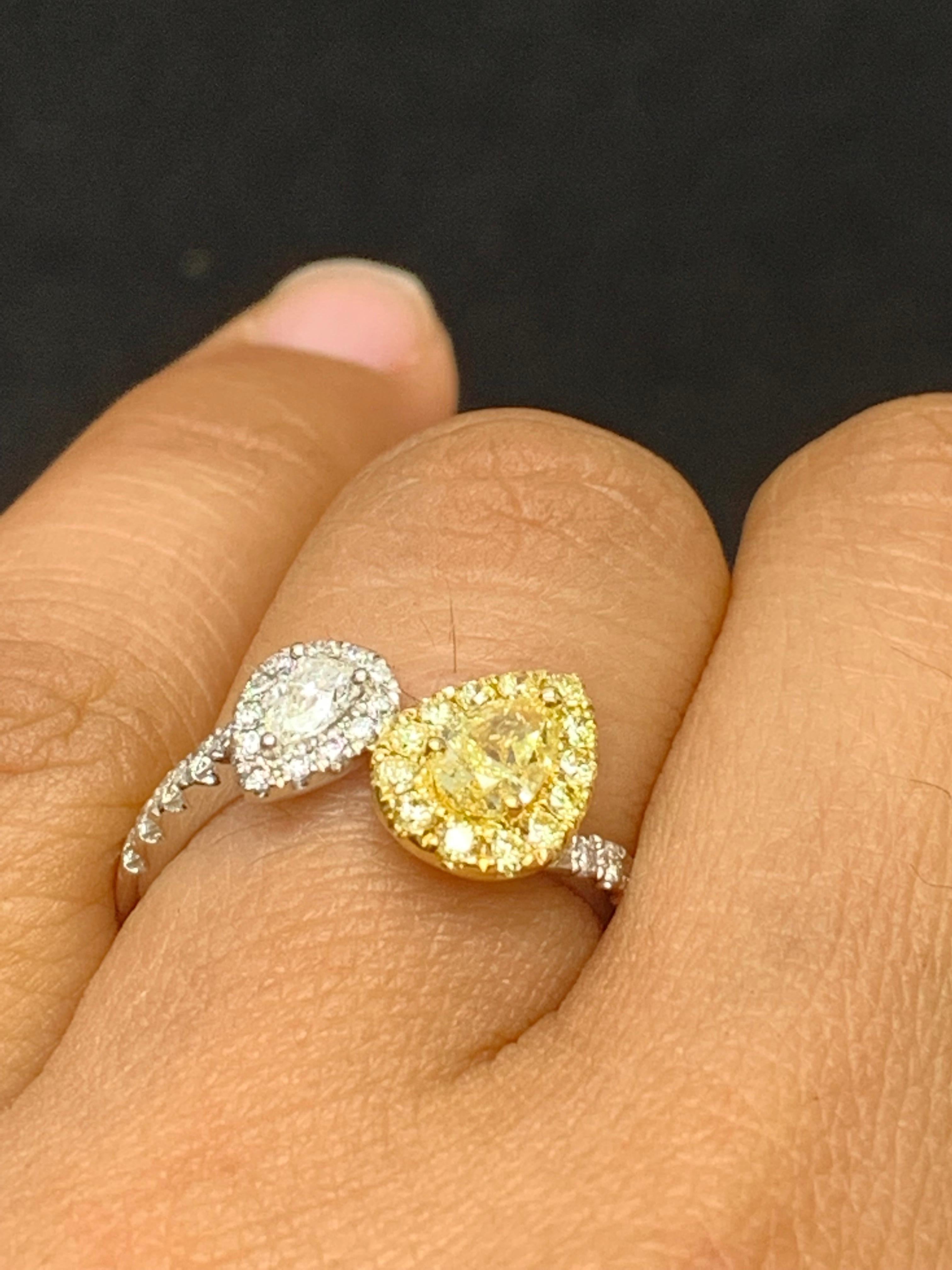 Toi et Moi-Ring aus 18 Karat Gold mit weißen und gelben Diamanten im Mischschliff (Moderne) im Angebot