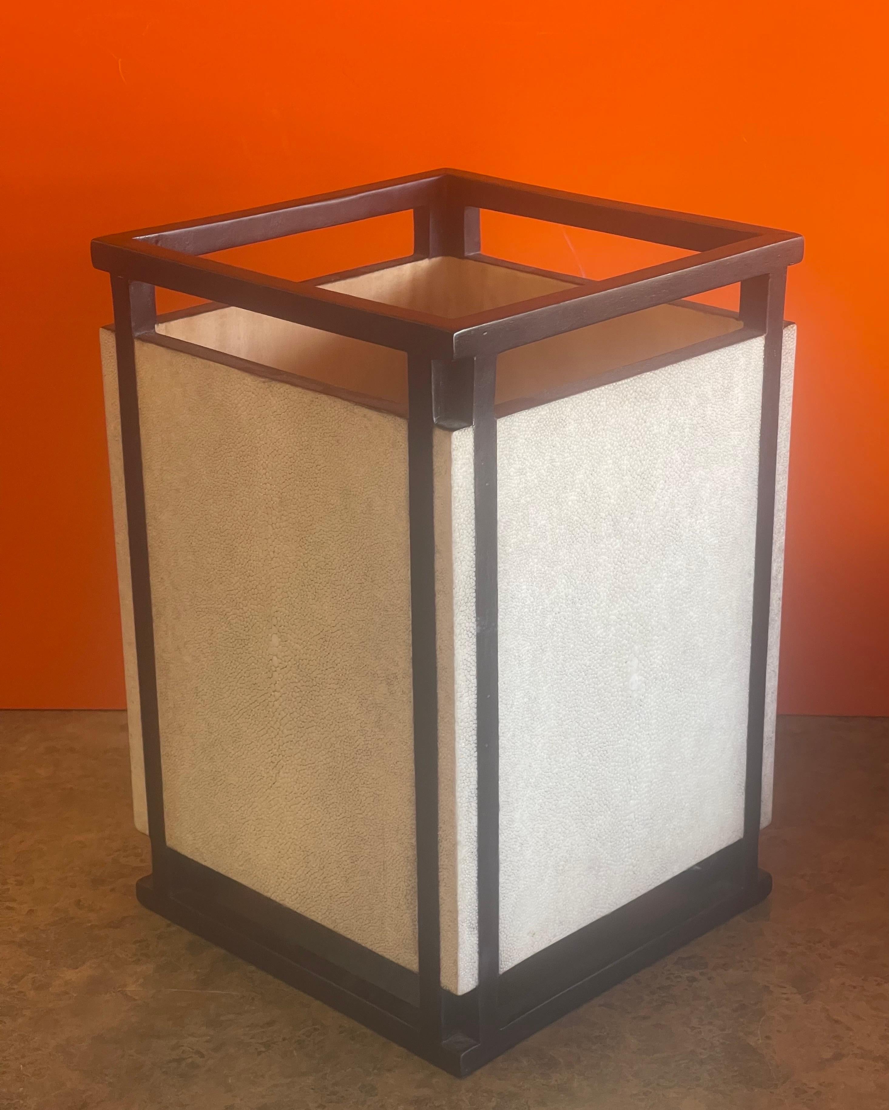 Incredible mixed exotic contemporary waste basket by R&Y Augousti of Paris, circa 2000s. The basket is made of cream colored shagreen and hard wood and is in very good vintage condition; it measure 4.5