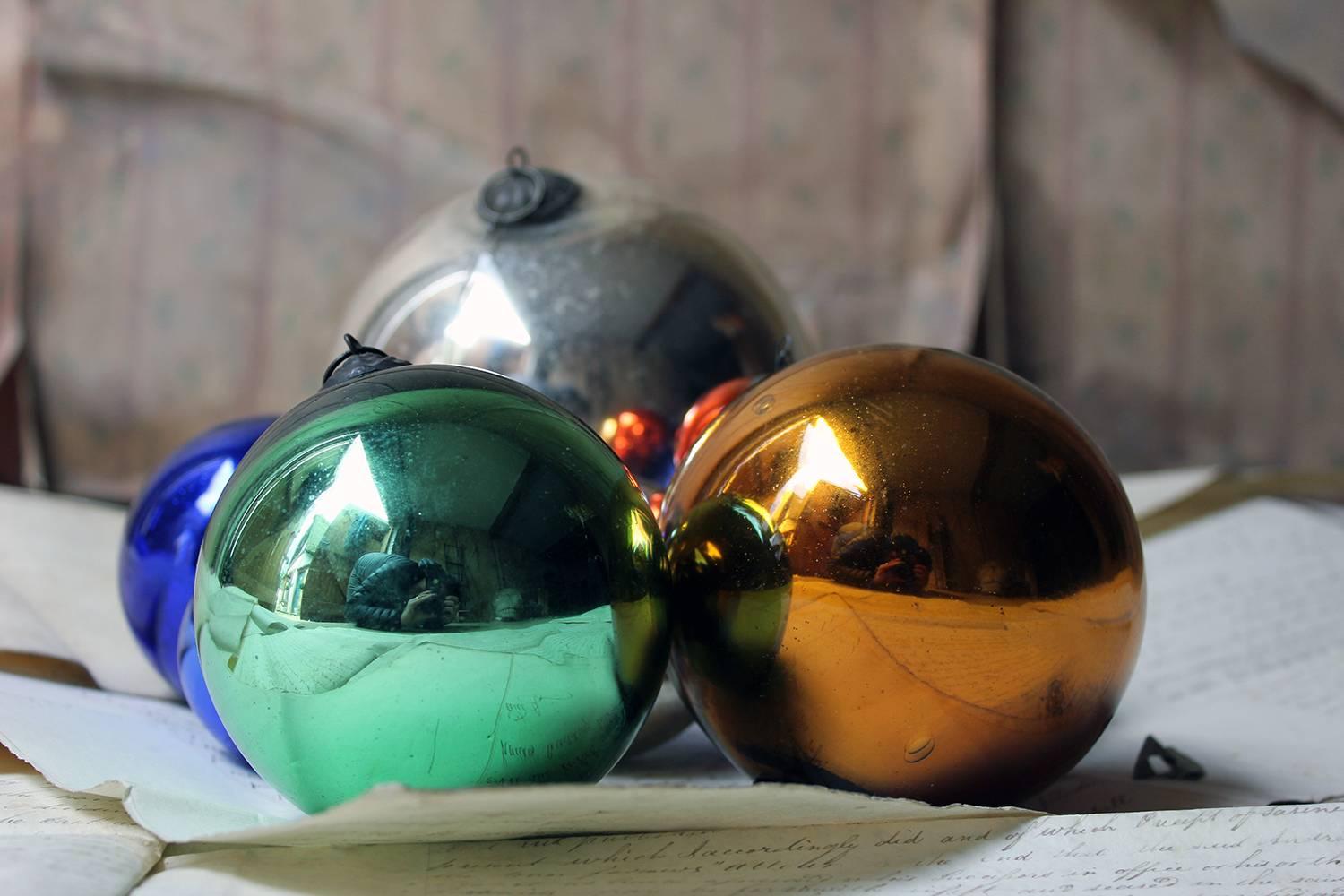 Mixed Group of Eight Victorian Mercury Glass Witches Balls, circa 1900 In Excellent Condition In Bedford, Bedfordshire