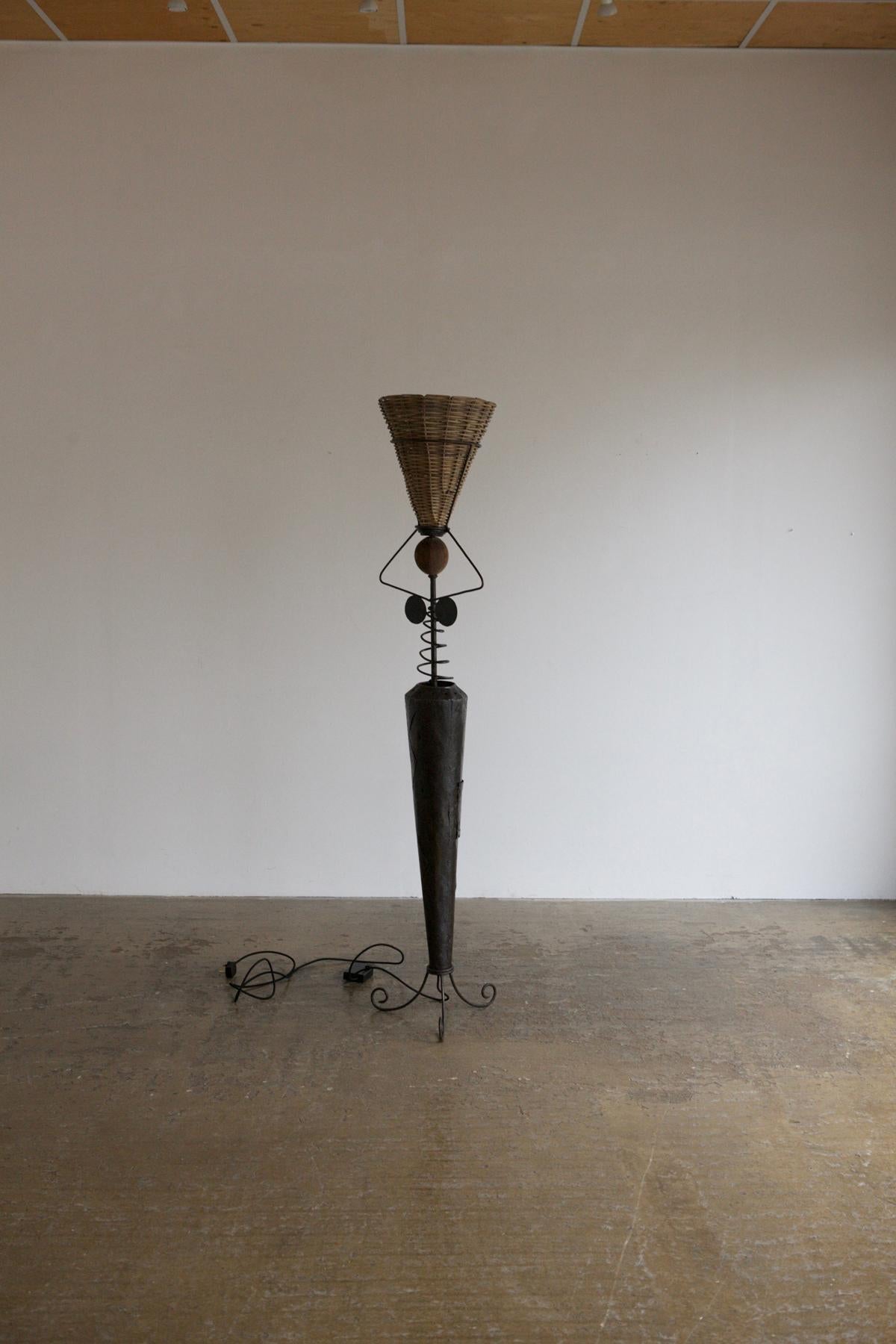 Lampadaire artisanal matériaux mélangés 4