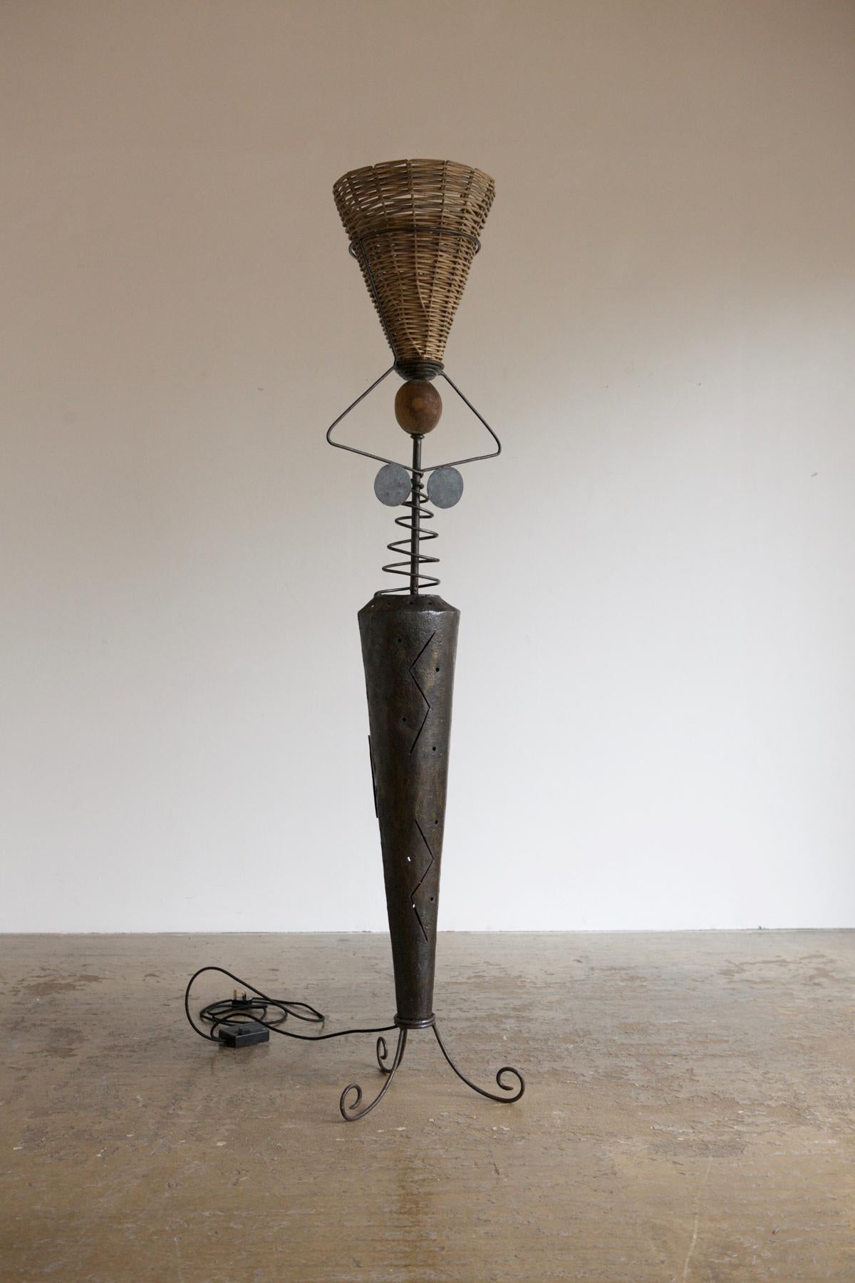Lampadaire artisanal matériaux mélangés 3