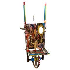 Mixed Media-Skulptur mit dem Titel Circus World auf Holzradbarrow, Vintage