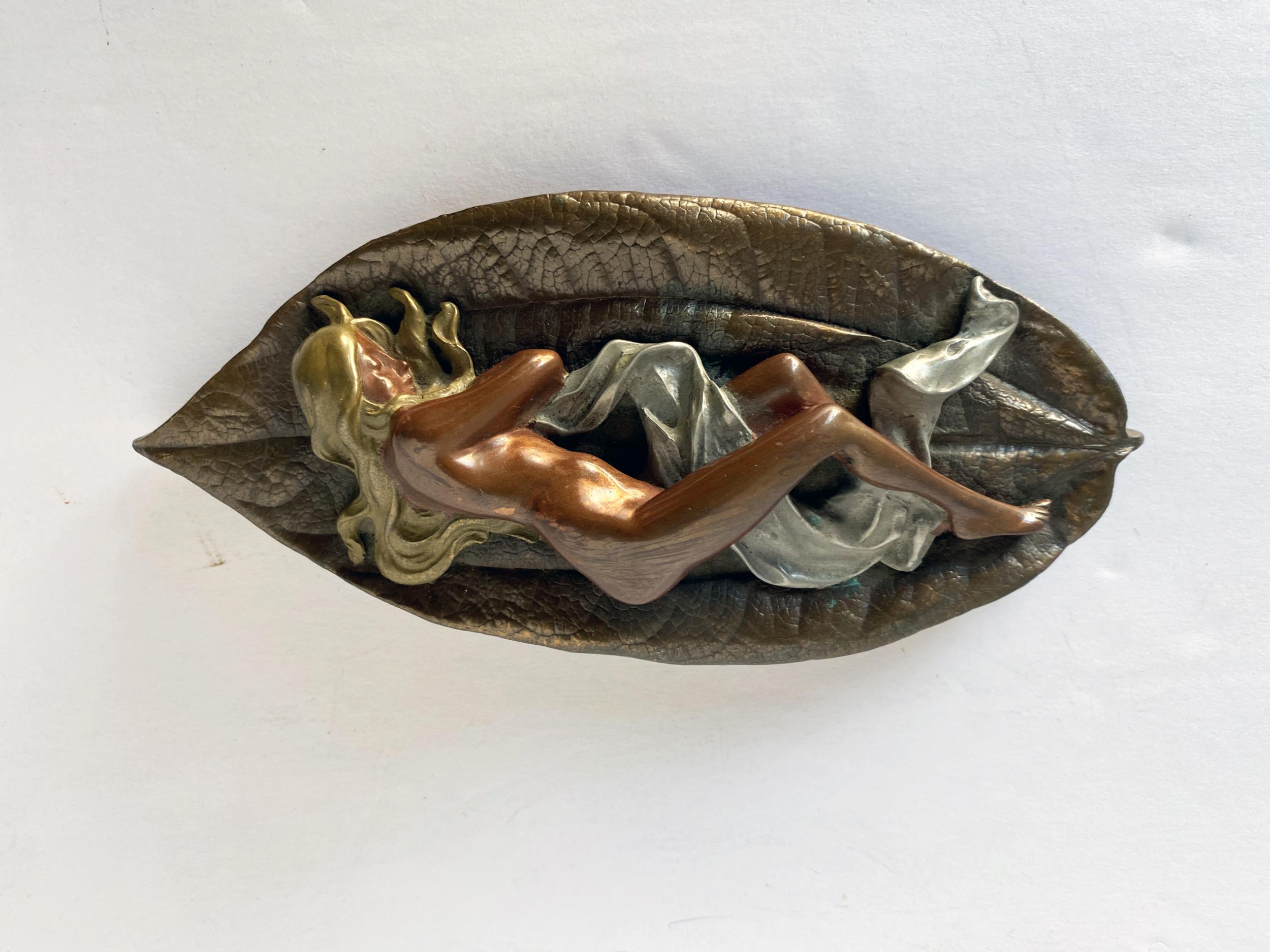 female ashtray