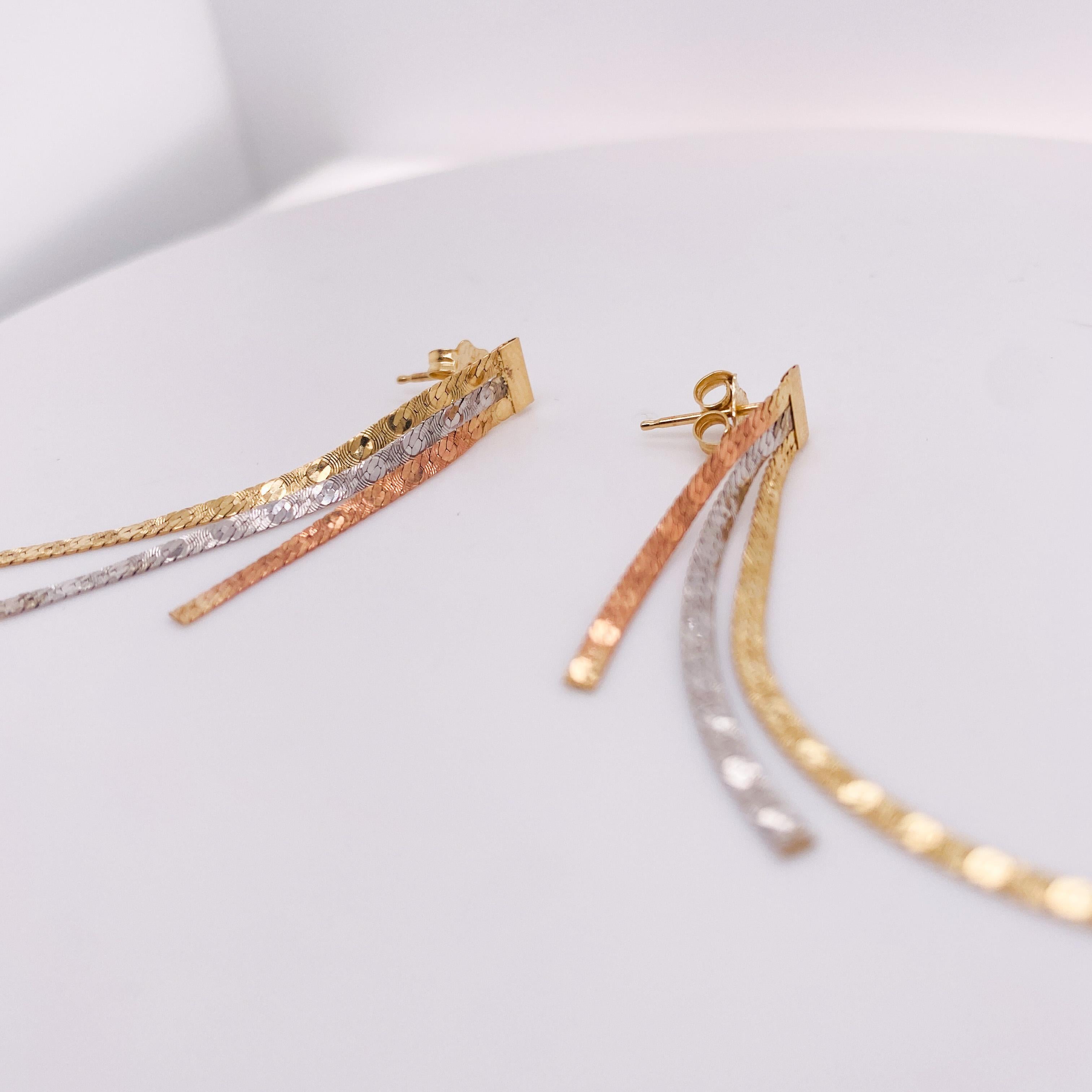 Contemporain Boucles d'oreilles en métal mixte Boucles d'oreilles à chevrons tricolores Chaînes en or 14 carats en vente