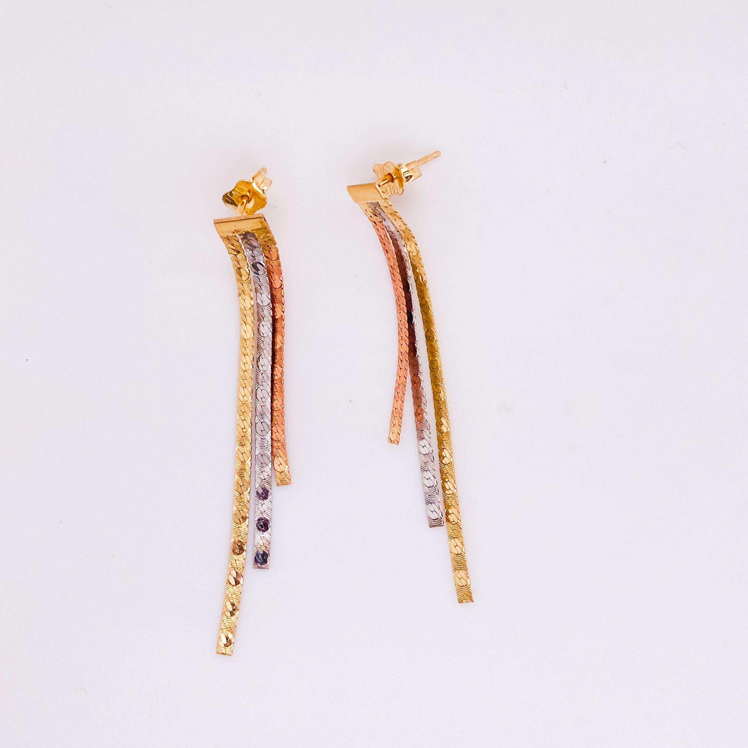 Boucles d'oreilles en métal mixte Boucles d'oreilles à chevrons tricolores Chaînes en or 14 carats Neuf - En vente à Austin, TX