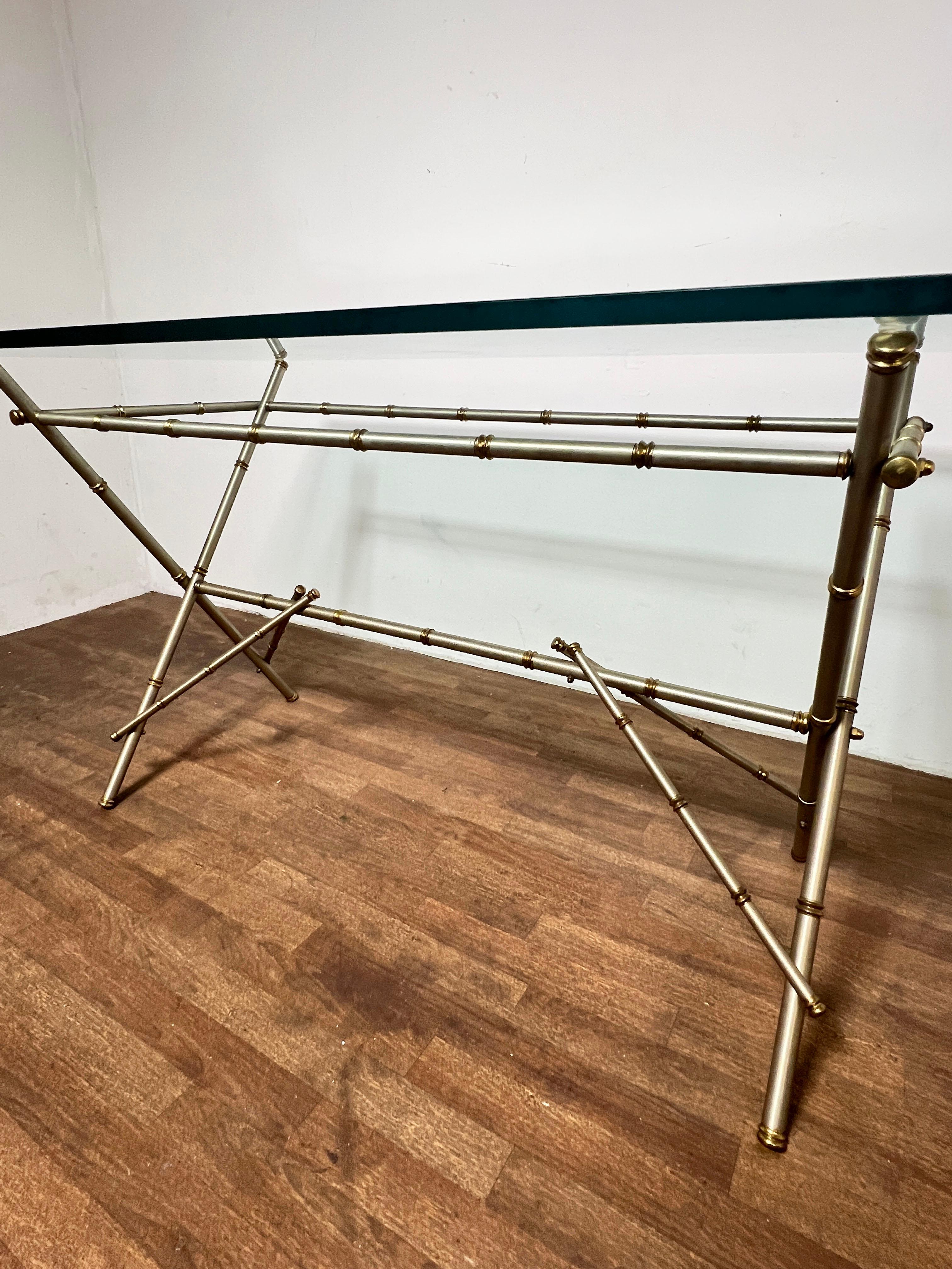 Milieu du XXe siècle Bureau en métal mélangé et faux bambou dans le style de Maison Jansen, C. 1960s en vente