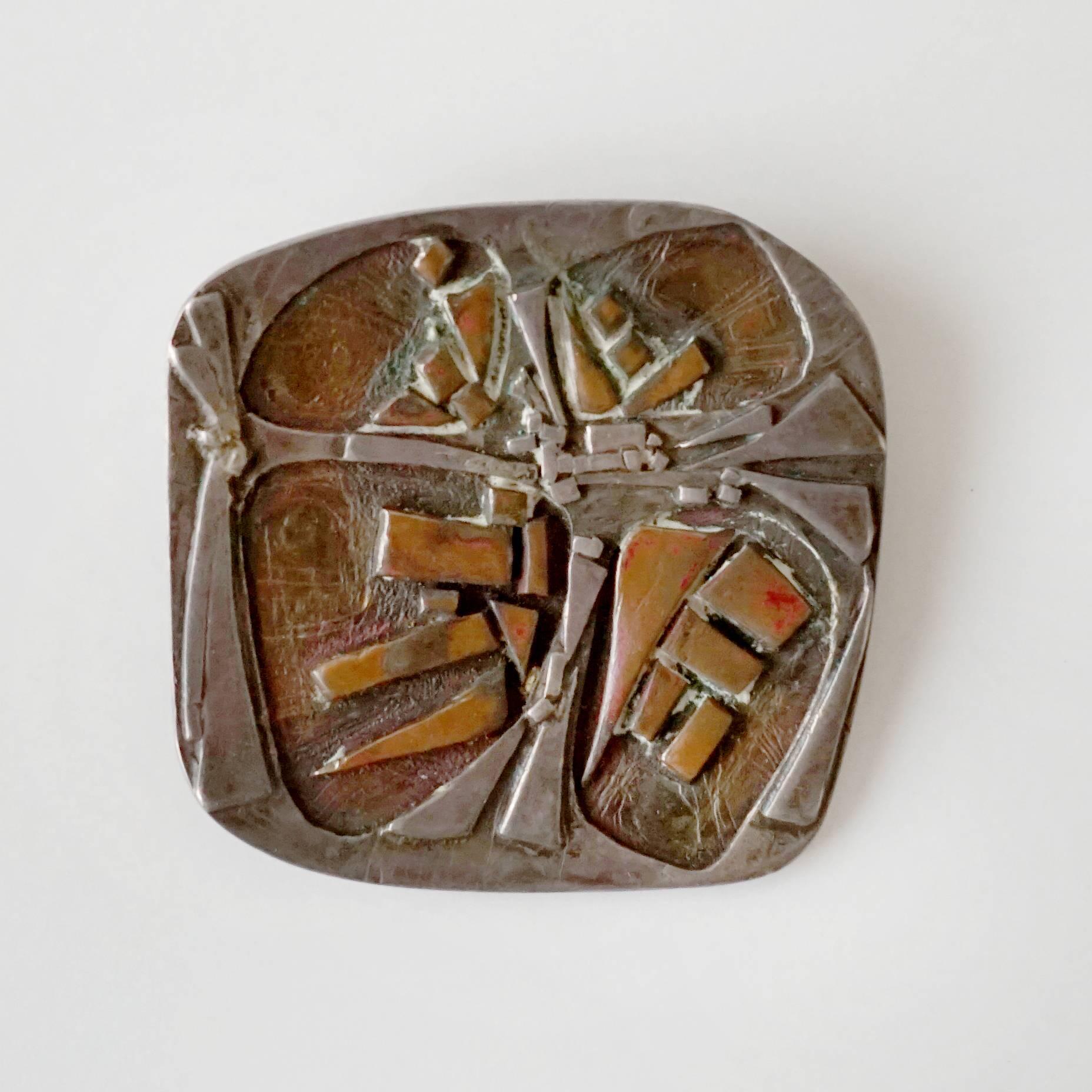Mixed metals brooch by sculptor, Stephen Daly. This bronze and silver work is an excellent object representing Daly’s Cranbrook experience. 1960s. Signed on the back. 

Stephen Daly – Studied at San Jose State and created a body of work in