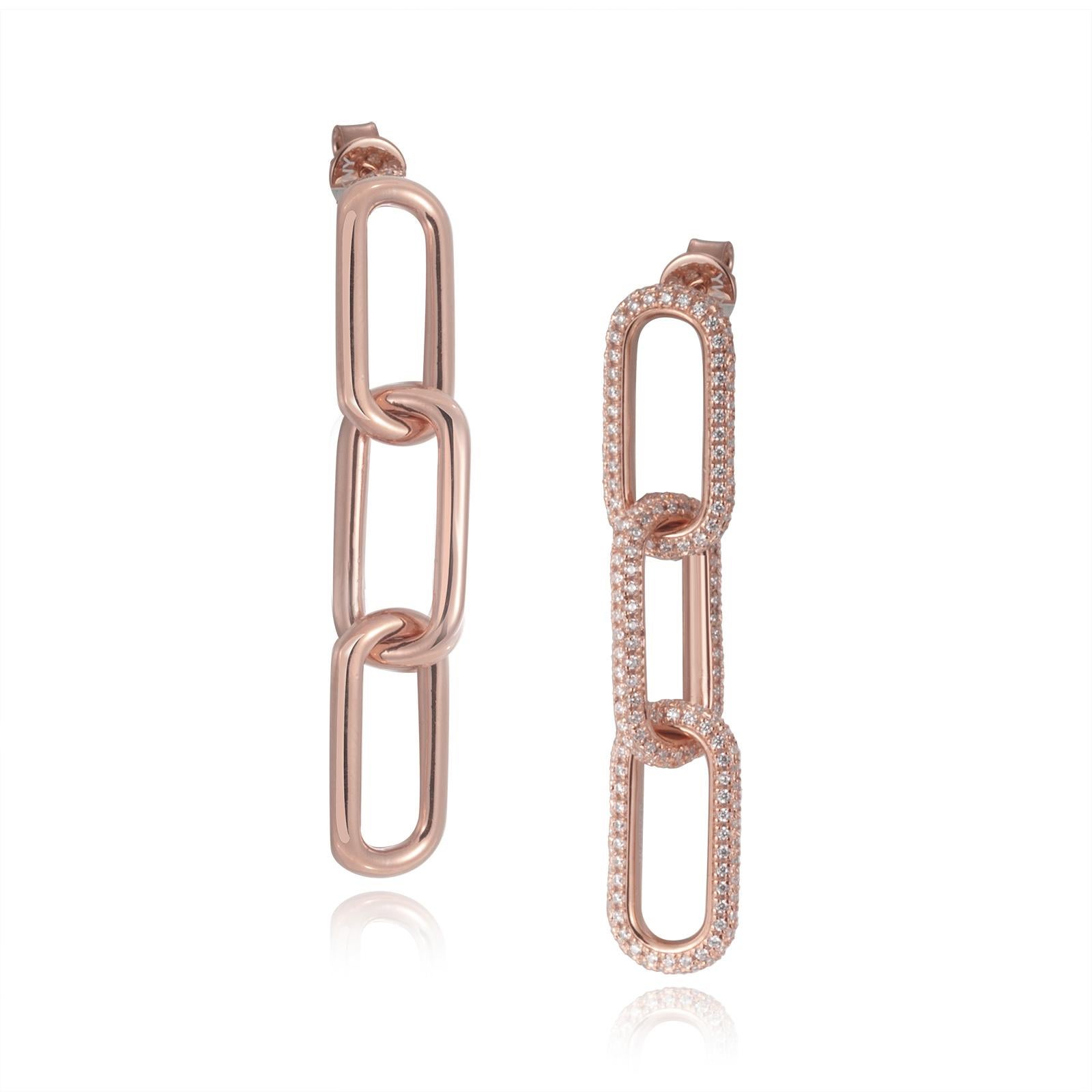 These mixed paperclip earrings are the perfect contemporary accessory; giving you that standout look.  .925 sterling silver base with 24k yellow gold vermeil. Also available in sterling silver or 24k rose gold vermeil.   

· 15 mm oval paperclip
